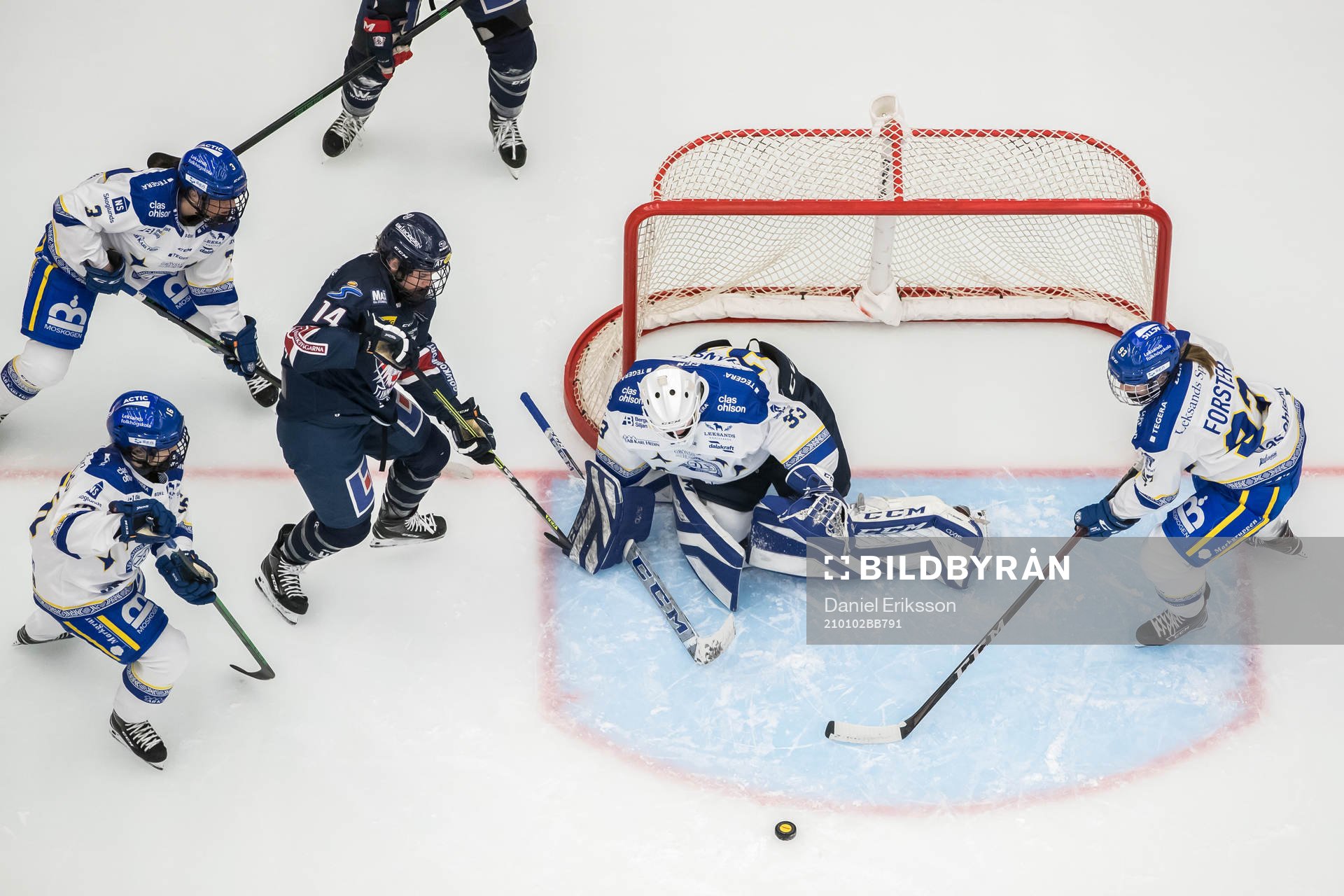Linköpings Gracen Hirschy oroar framför Leksands målvakt