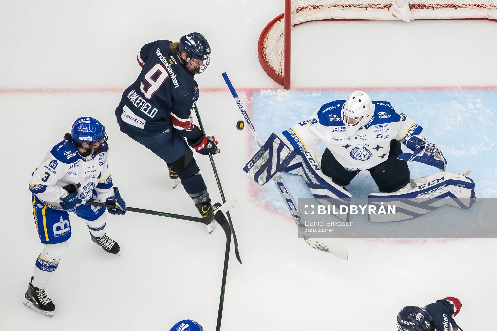 Linköpings Jennifer Wakefield oroar framför Leksands