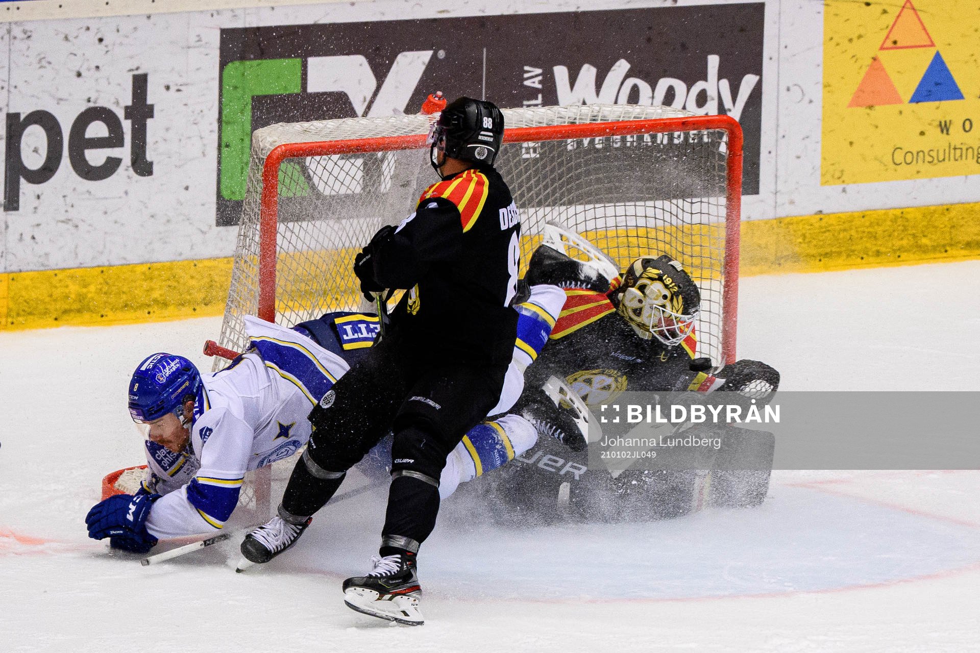 Leksands Matt Caito kolliderar med Brynäs Jaedon