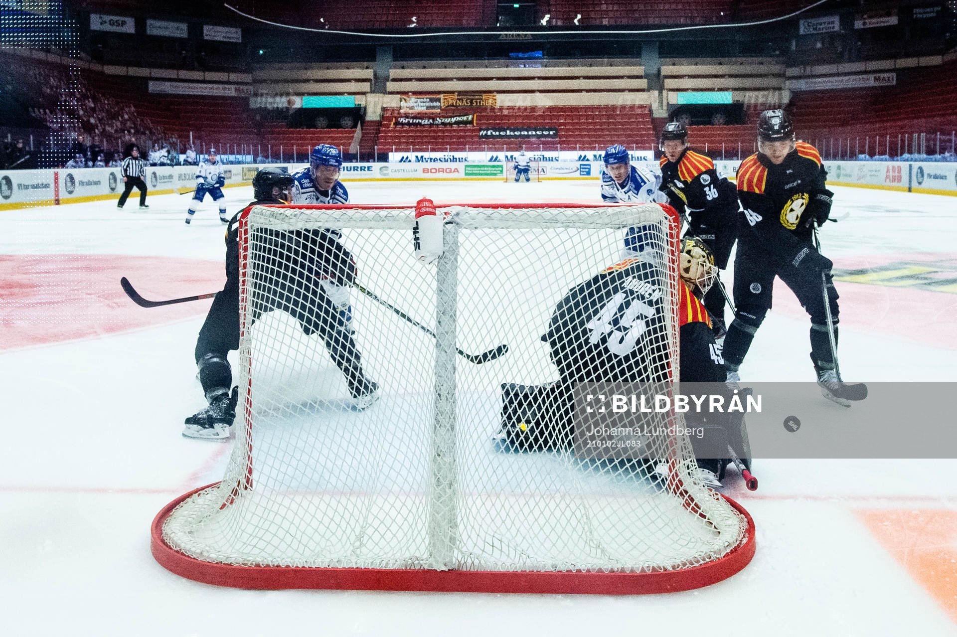 Brynäs Jaedon Descheneau och Linus Ölund framför