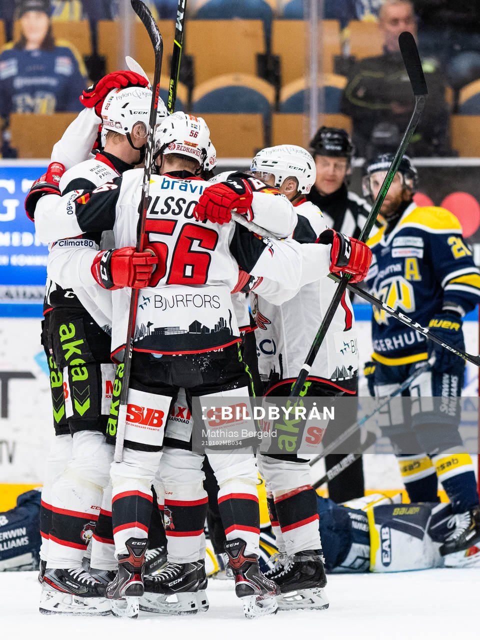 Malmö Redhawks Lars Bryggman jublar med lagkamrater