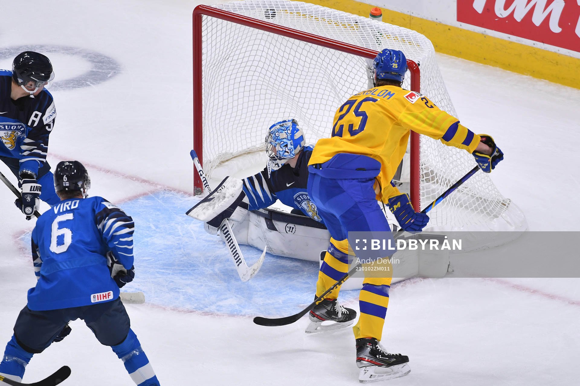 Elmer Söderblom of Sweden scores