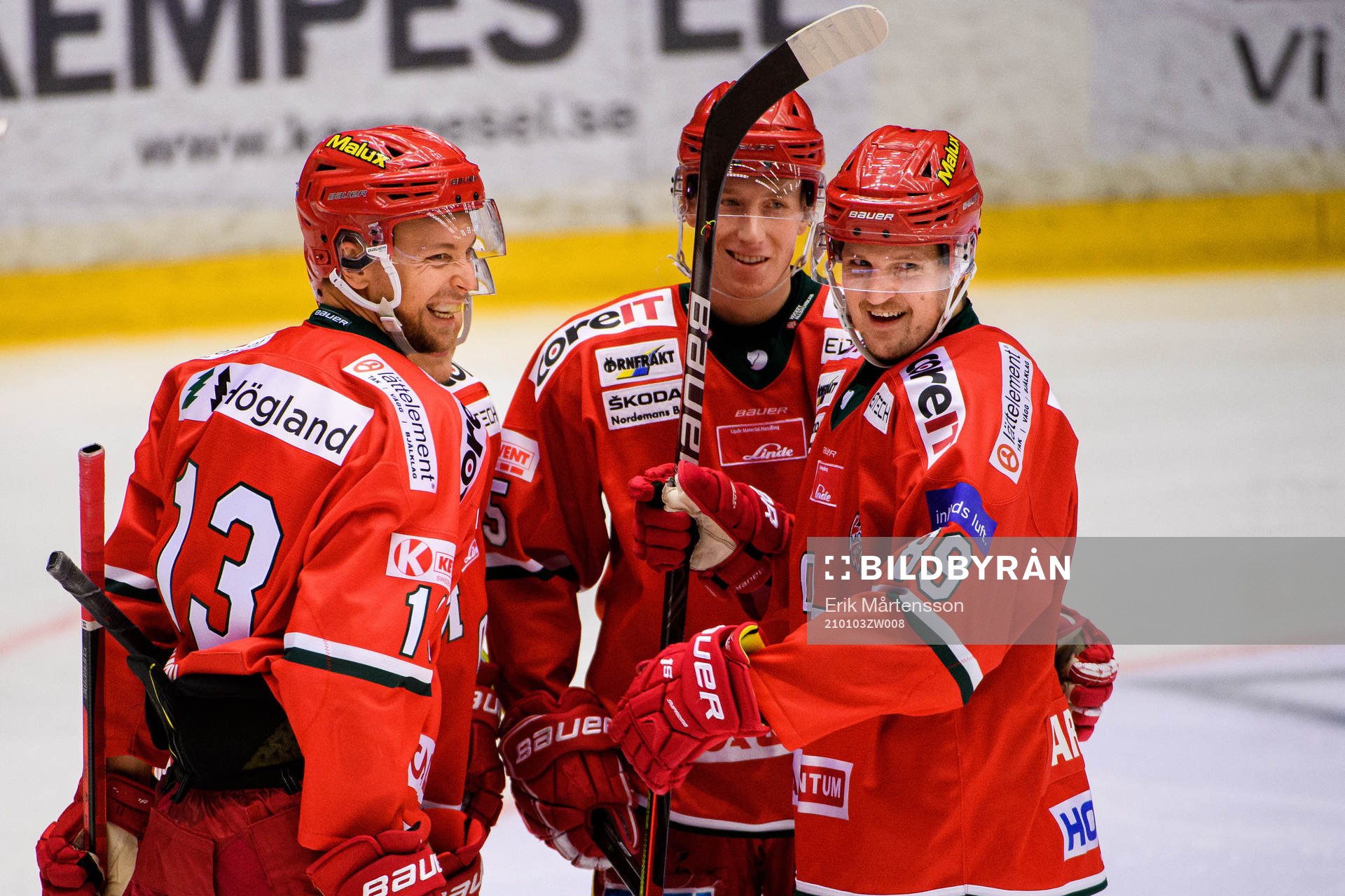 Modos Johan Harju , Gustav Olhaver  och Patrik Karlkvist