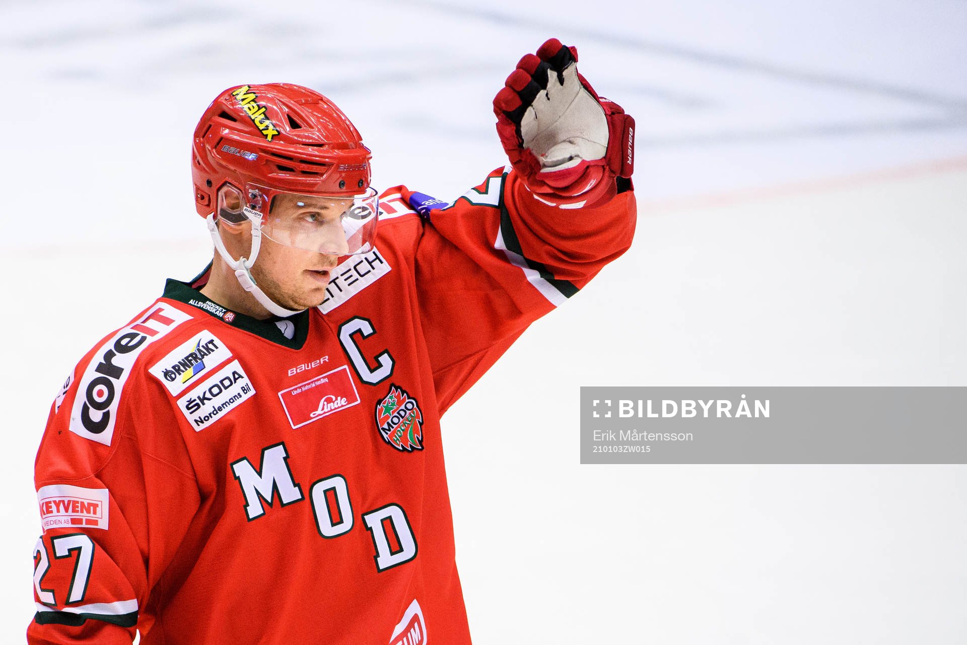 Modos Brendan Mikkelson jublar