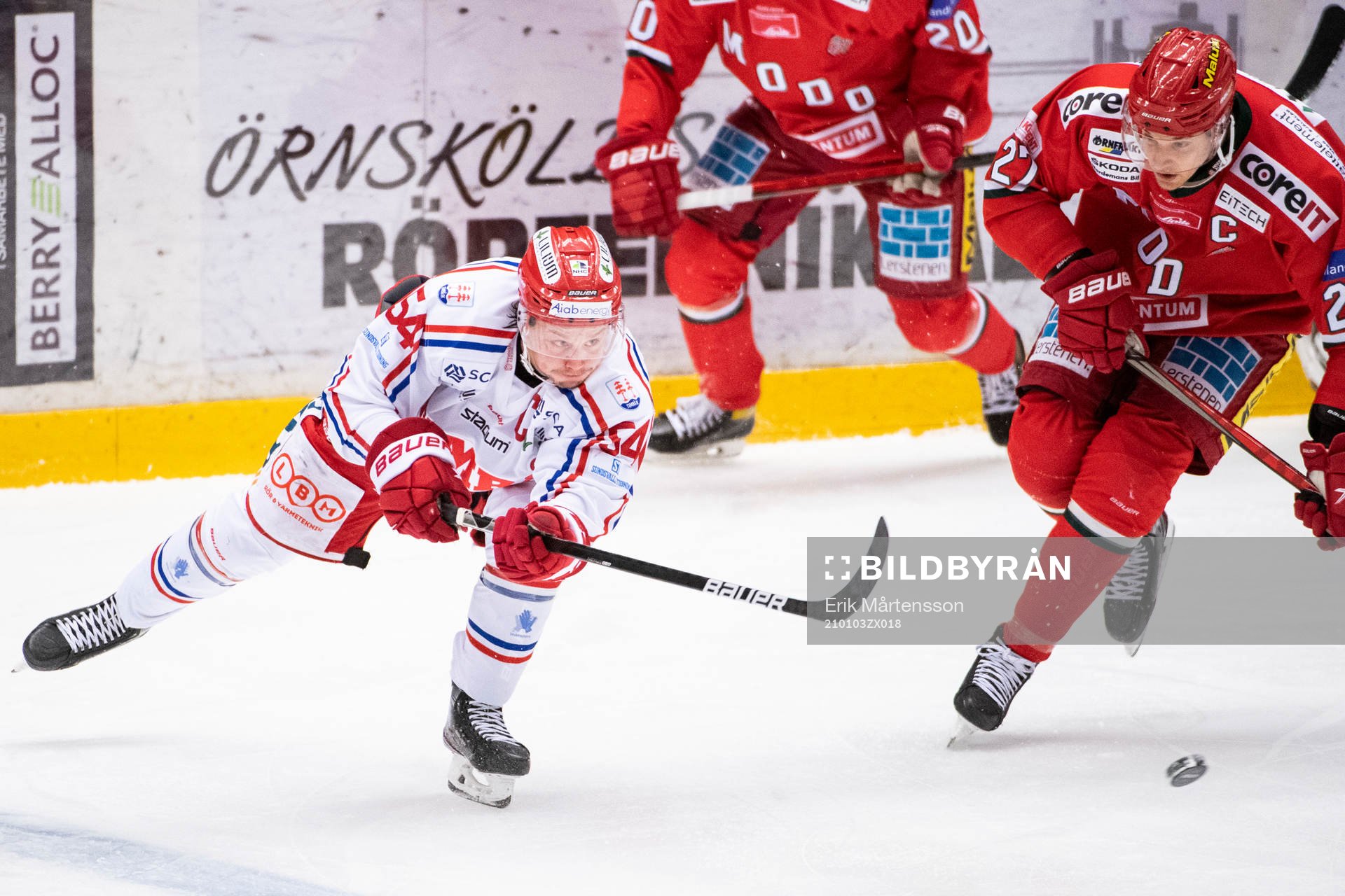 Timrås Jonathan Dahlén och Modos Brendan Mikkelson