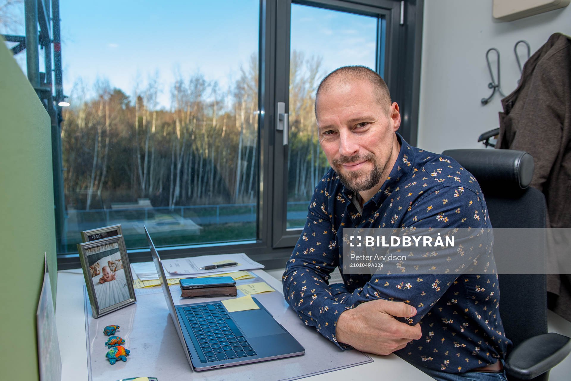 Rögles sportchef Chris Abbott på sitt kontor