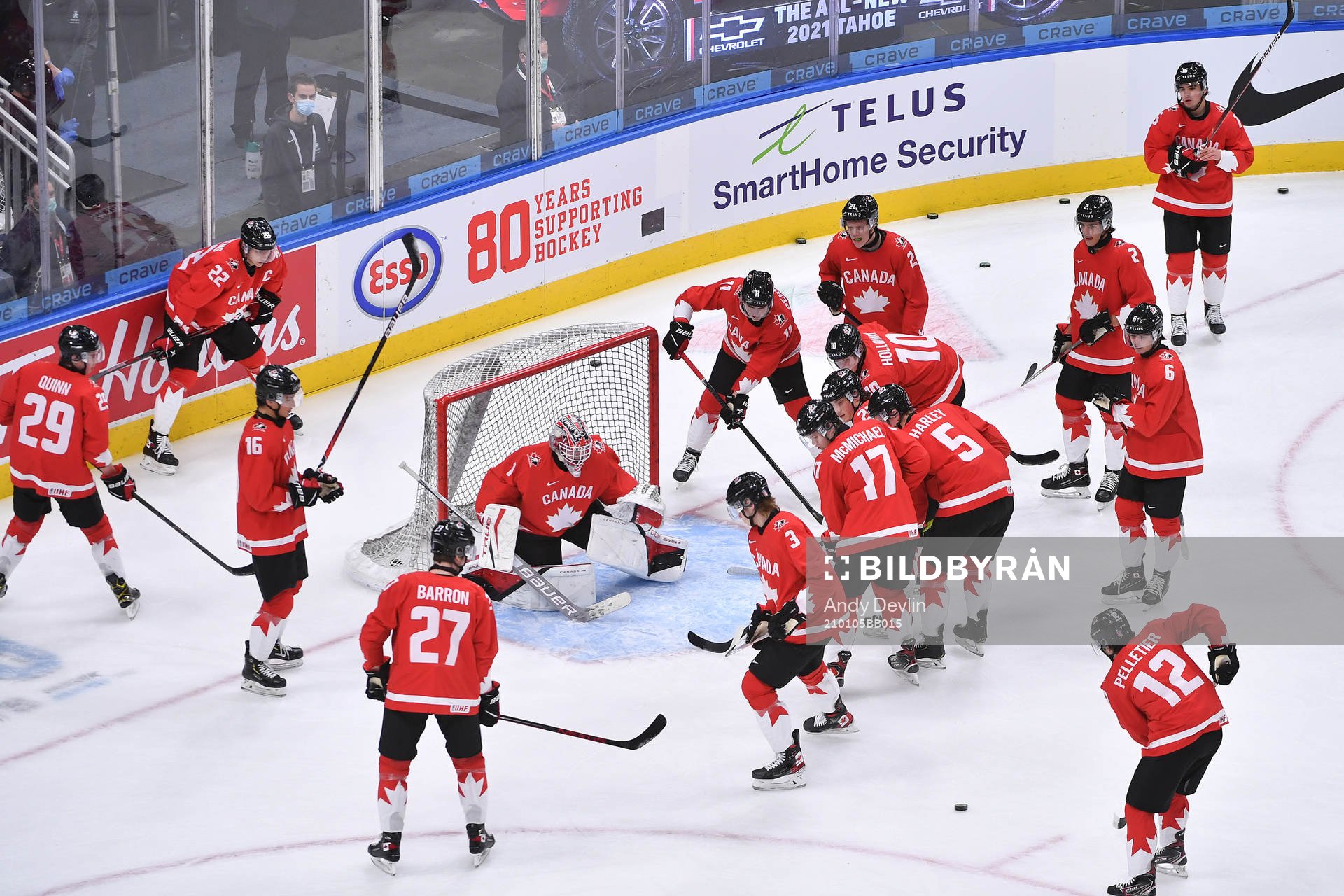 Team Canada participates in warm up