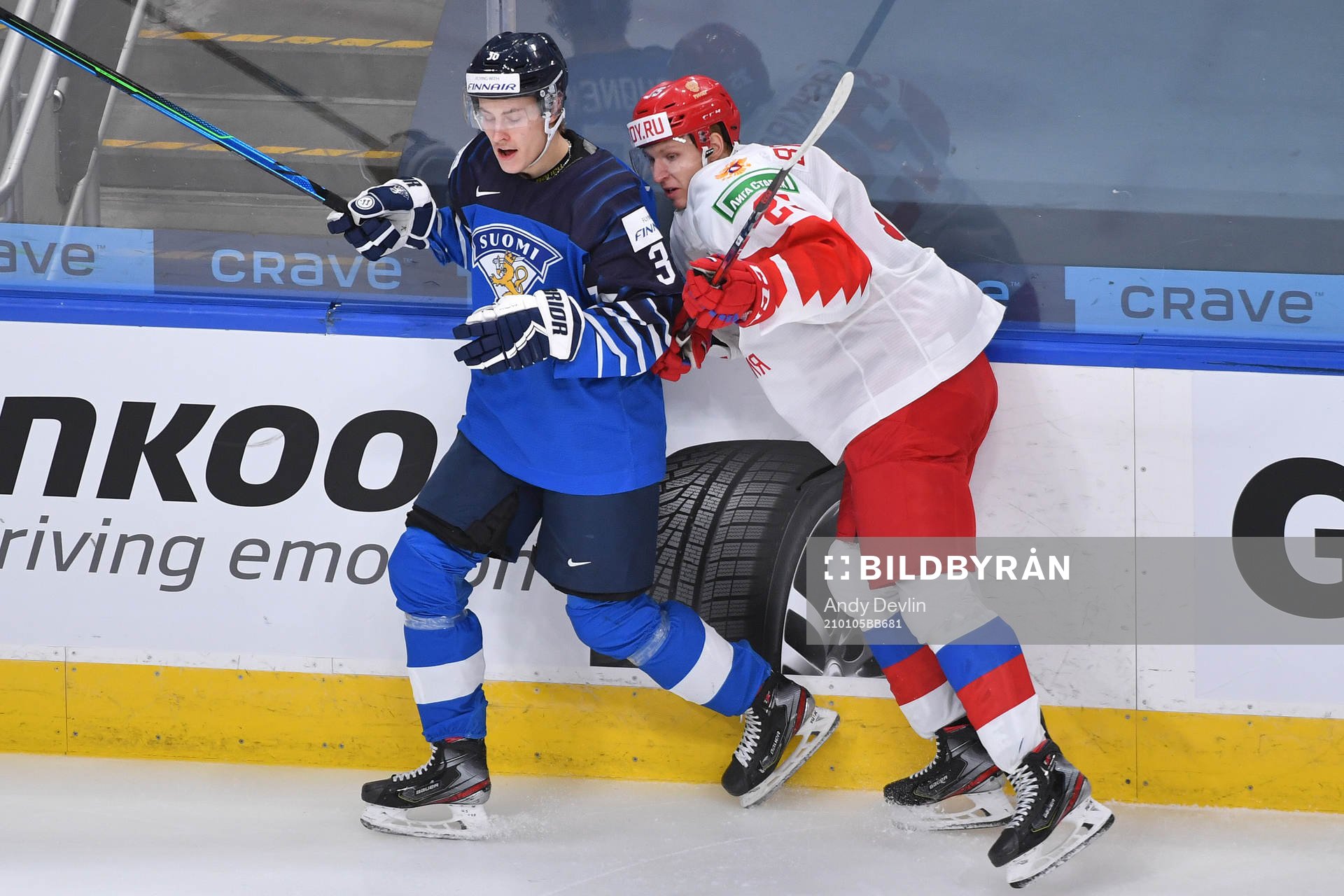 Danil Bashkirov of Russia and Benjamin Korhonen of Finland