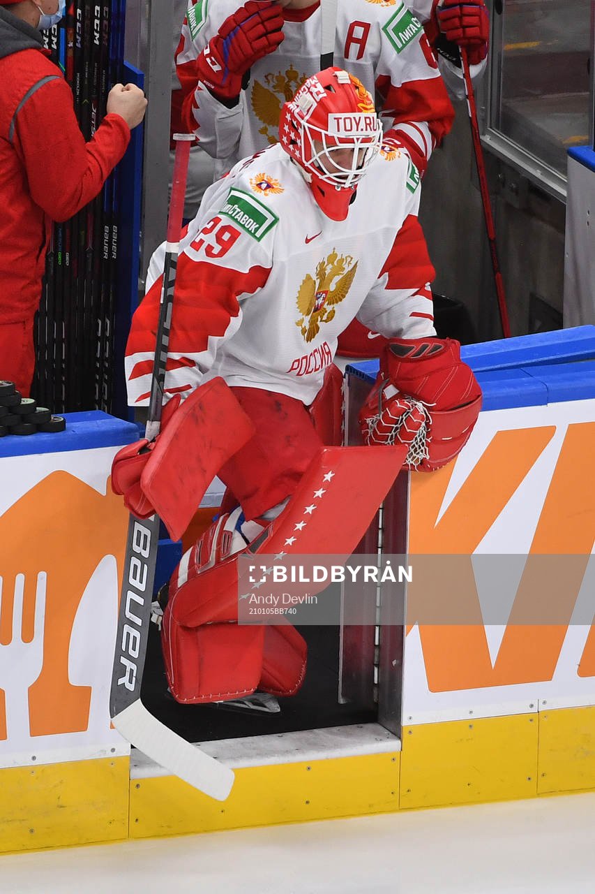 Vasili Ponomaryov of Russia steps