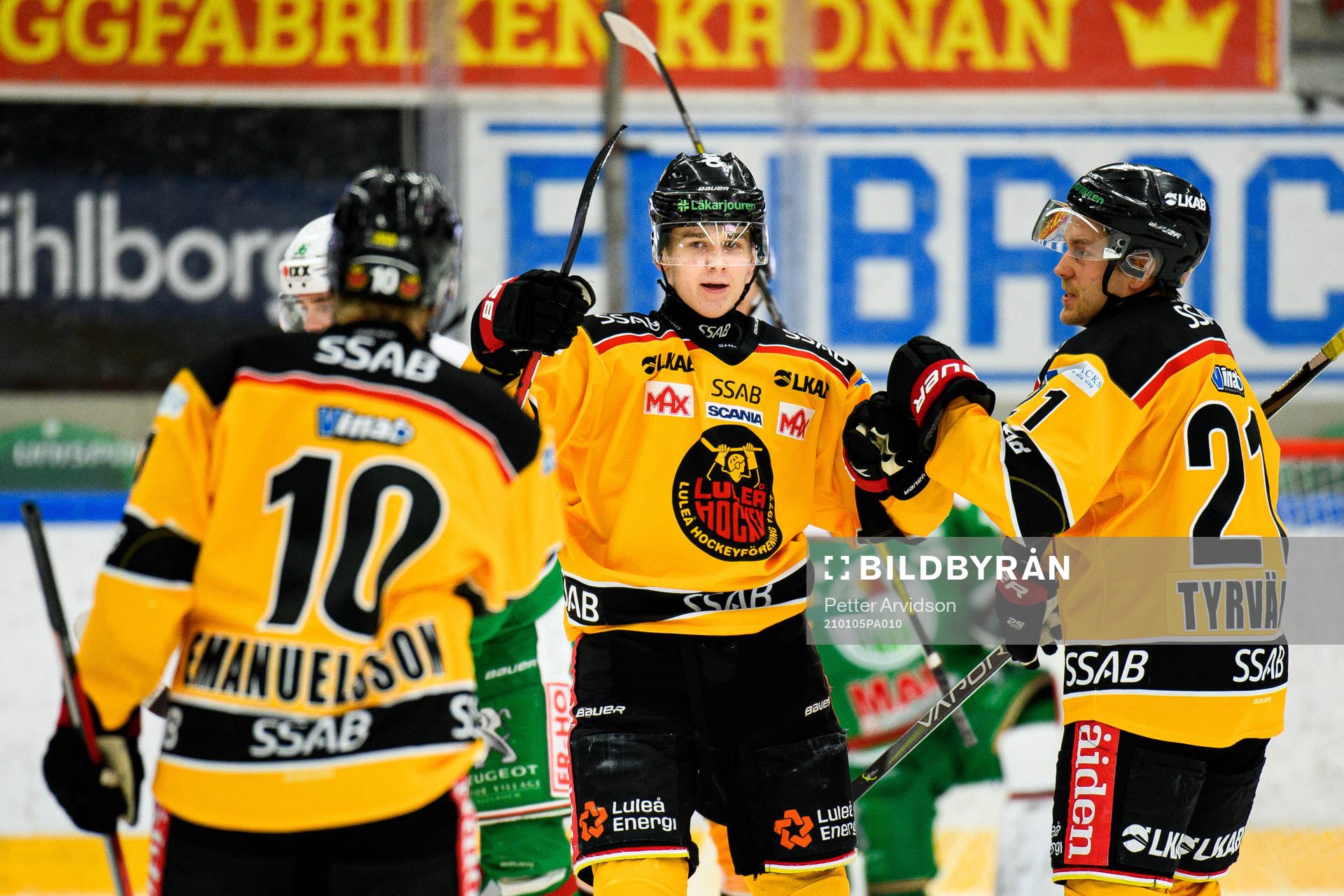 Luleås Nils Lundkvist jublar med Einar Emanuelsson och