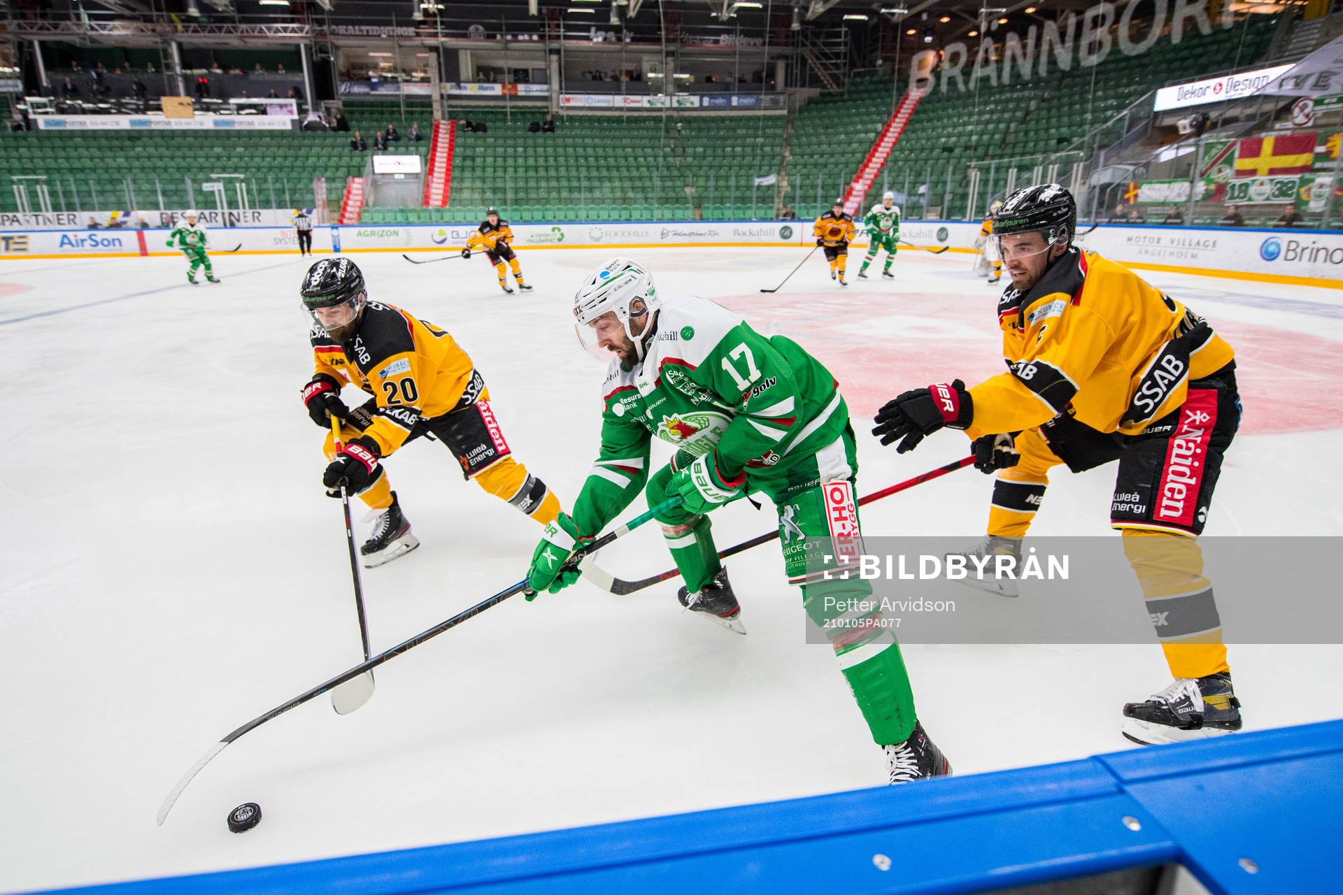 Rögles Taylor Matson mot Luleås Jack Connolly och Eddie