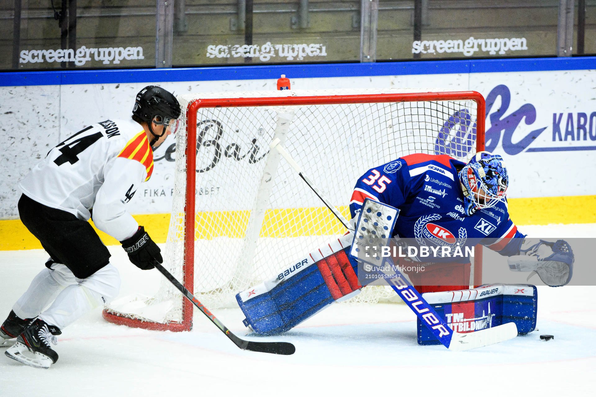Brynäs Nicklas Danielsson och Oskarshamns målvakt Joe