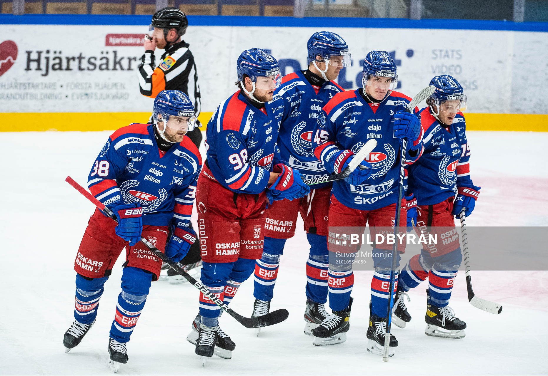 Oskarshamns Nichlas Torp jublar med lagkamrater