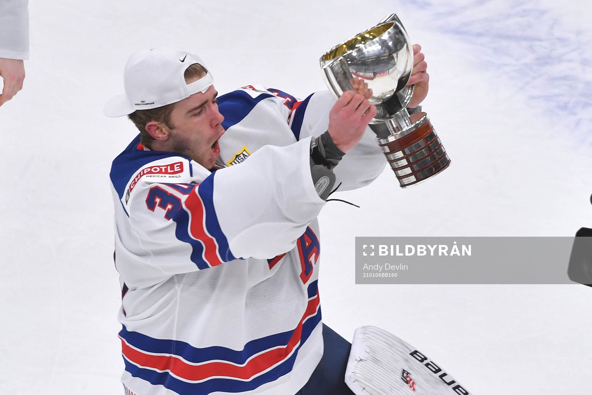 Spencer Knight of USA celebrates with the championship
