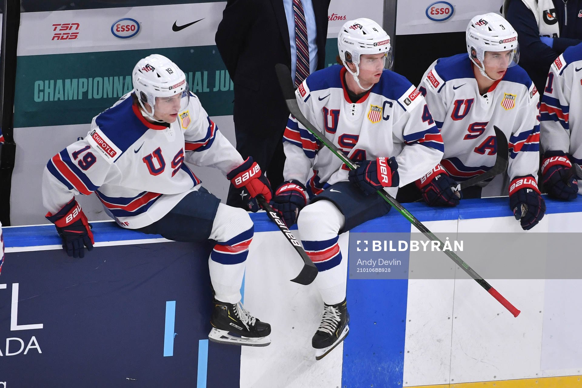 Patrick Moynihan and Cam York of USA prepare to jump