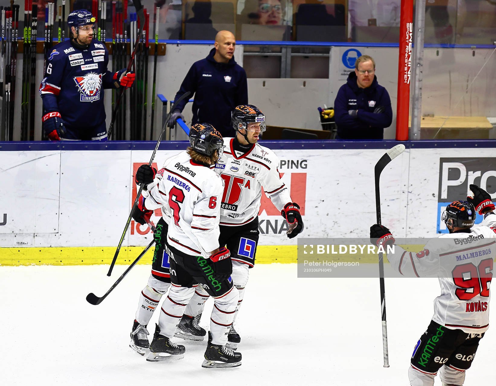 Örebros spelare jublar