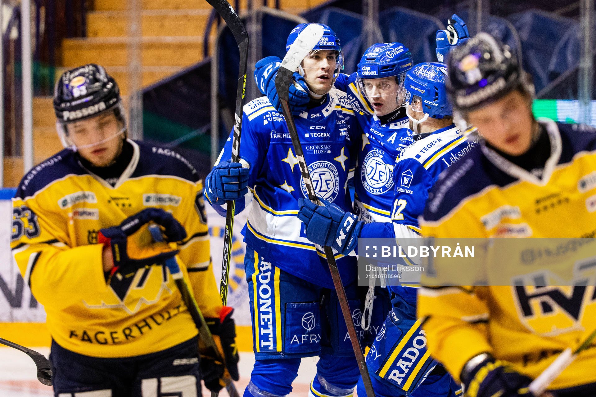 Leksands Martin Karlsson jublar med Jon Knuts och Fredrik