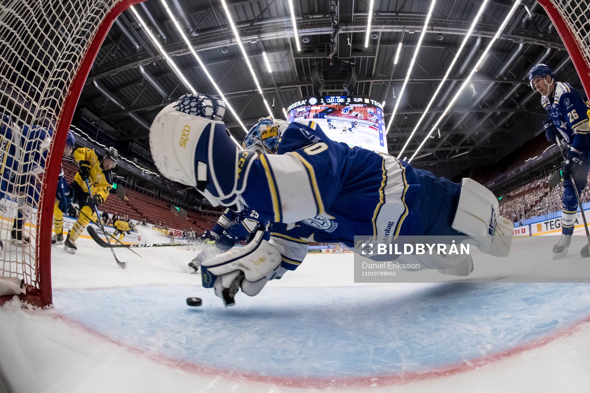 s Simon Önerud gör 1-3 bakom Leksands målvakt Janne