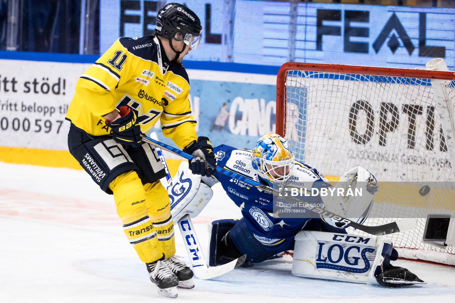 s Simon Önerud gör mål bakom Leksands målvakt Janne