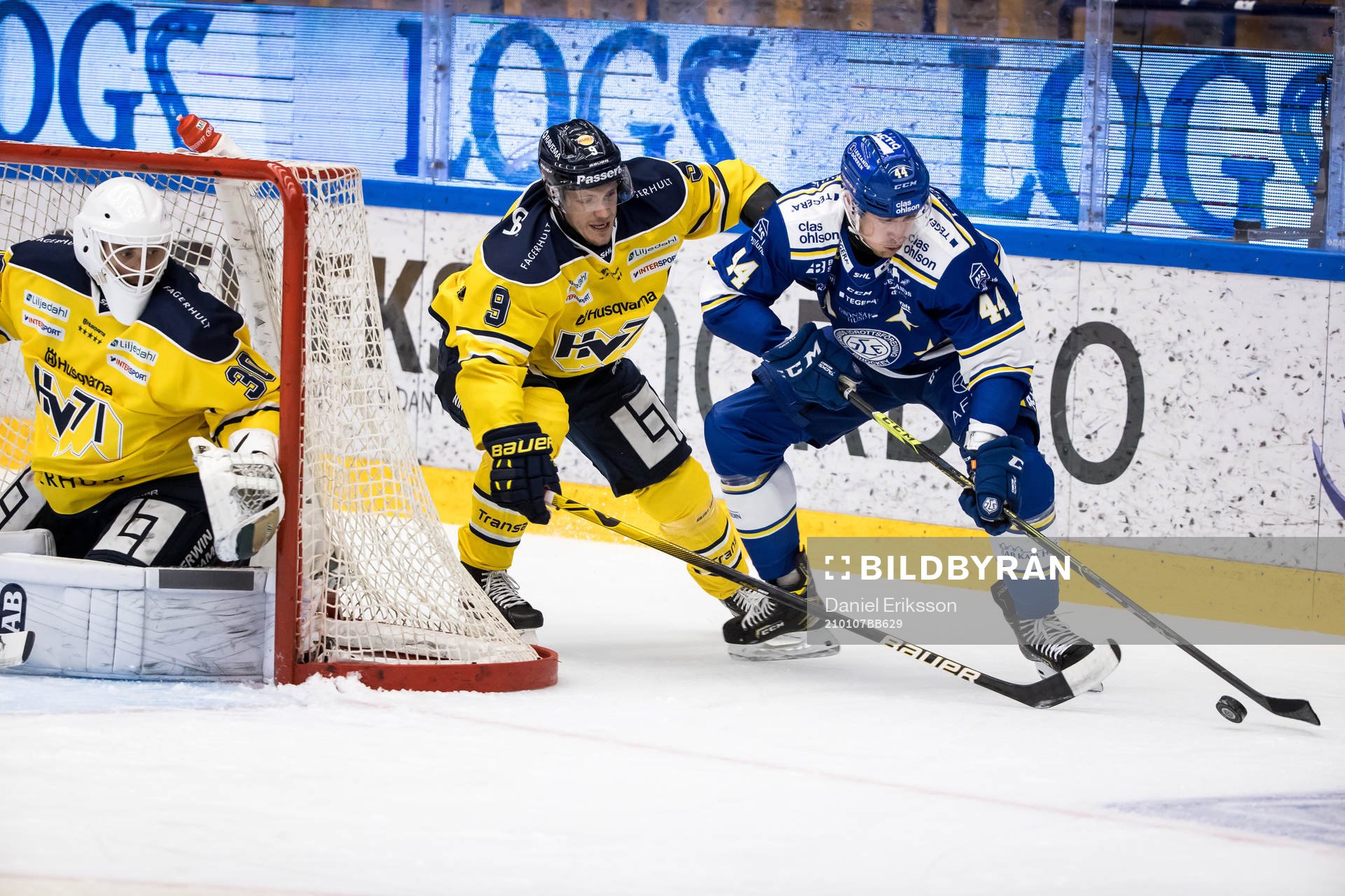 s Didrik Strömberg och  Leksands Carter Ashton bakom