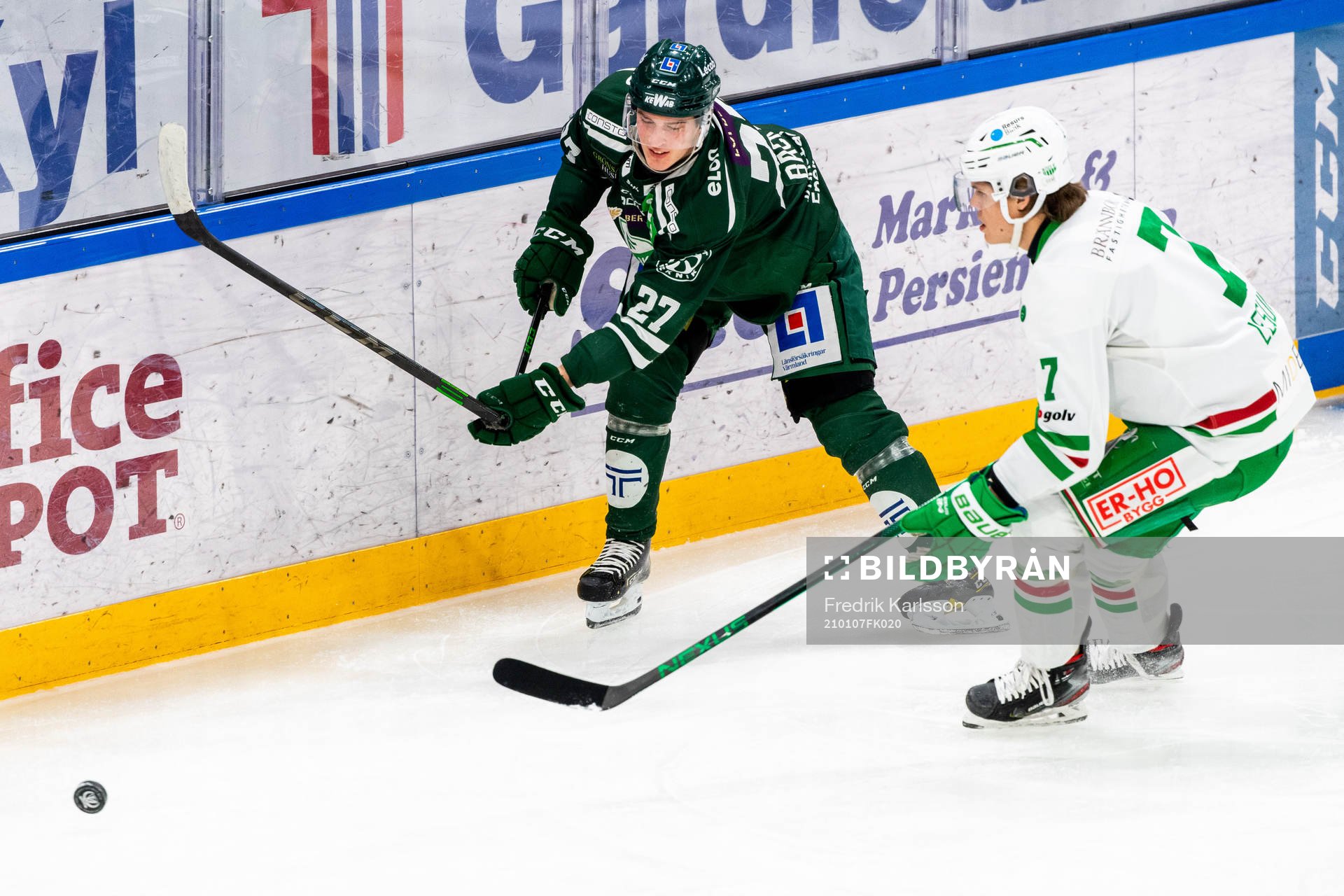 Färjestads Oskar Bäck och Rögles Erlend Lesund