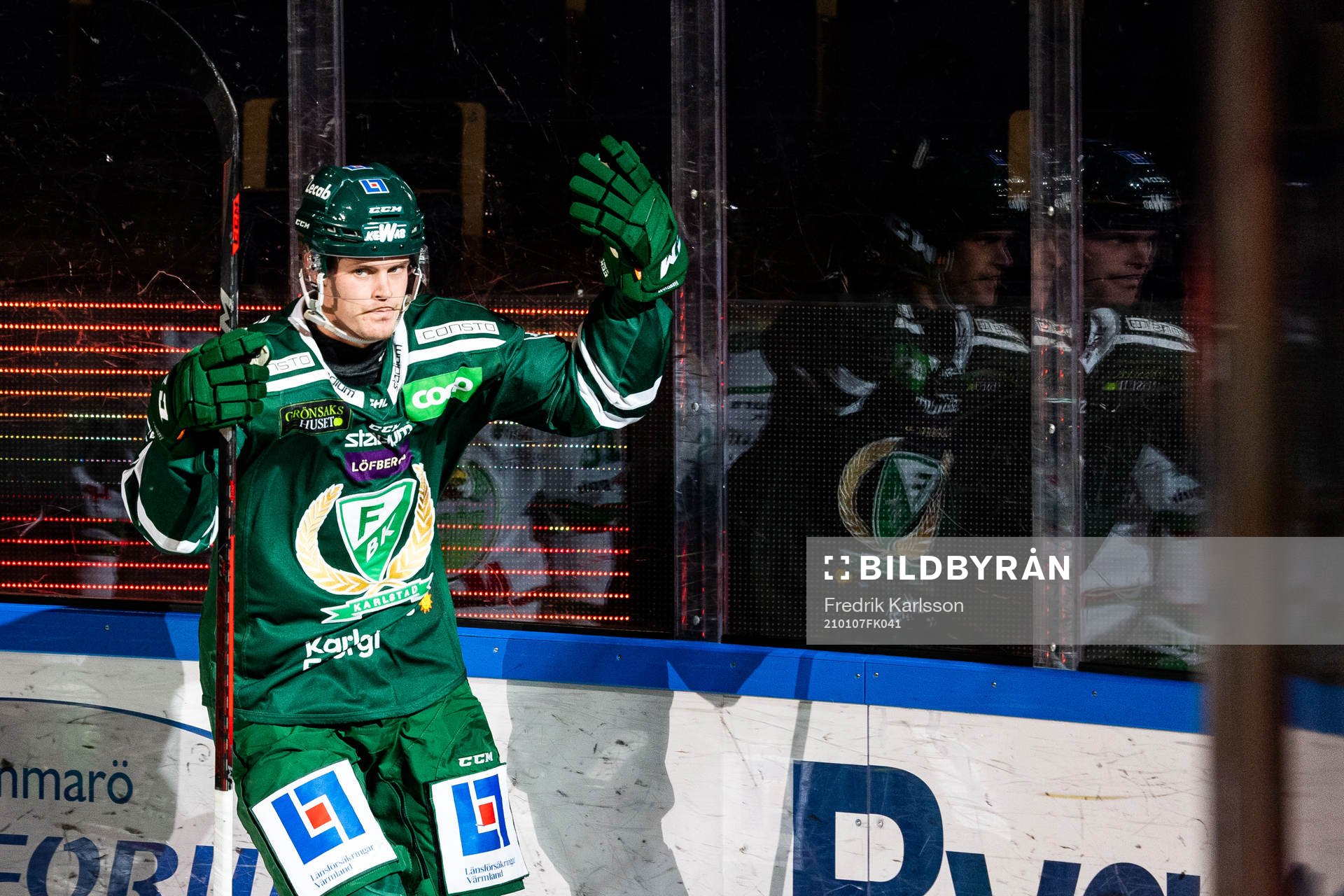 Färjestads Carl Jakobsson jublar