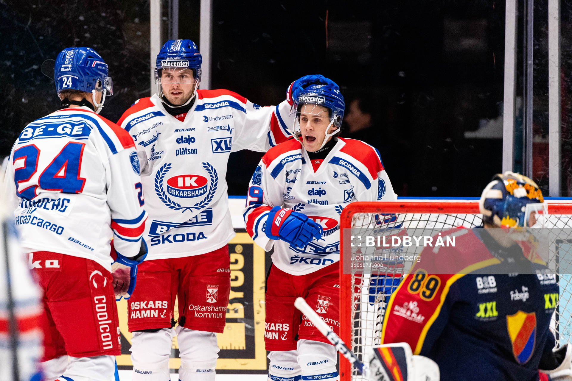 Oskarshamns Tyler Kelleher  (höger) jublar