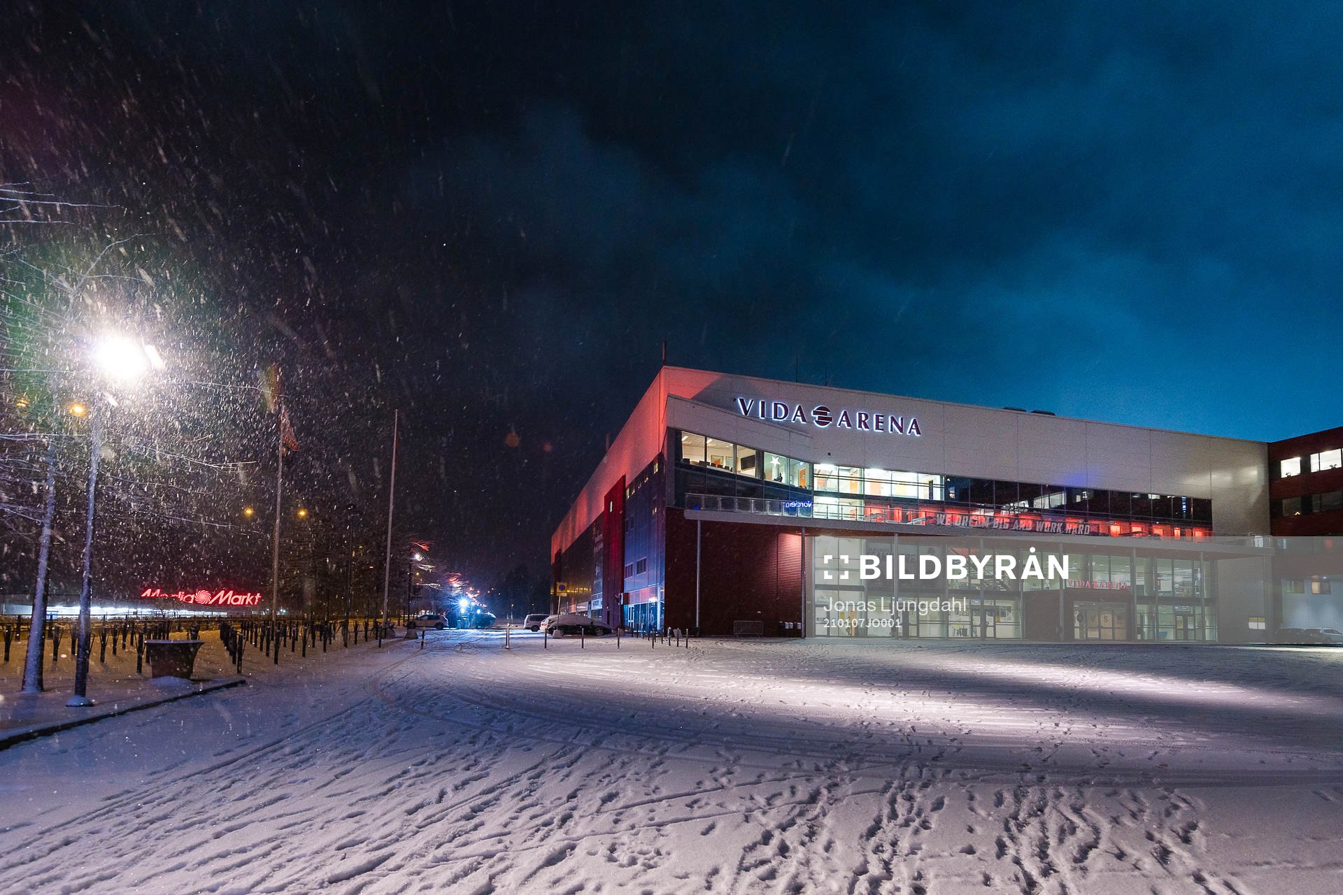 Exteriör vy av Vida arena före ishockeymatchen i SHL