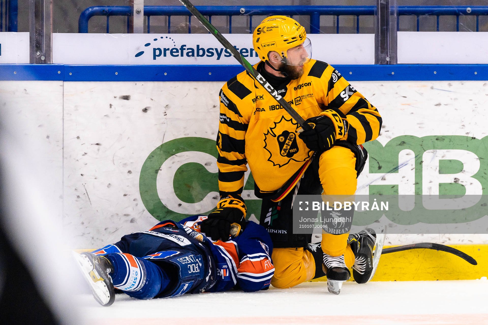 Växjös Jack Drury blir liggande