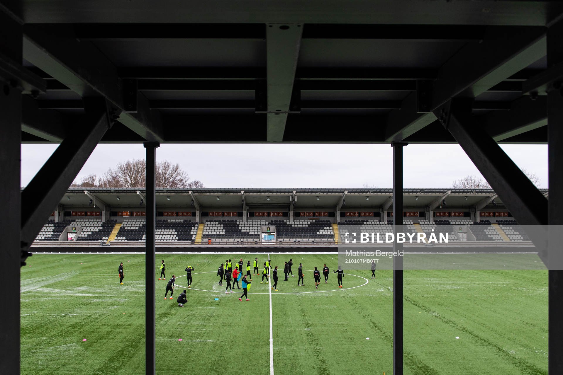 Spelare och ledare samlas