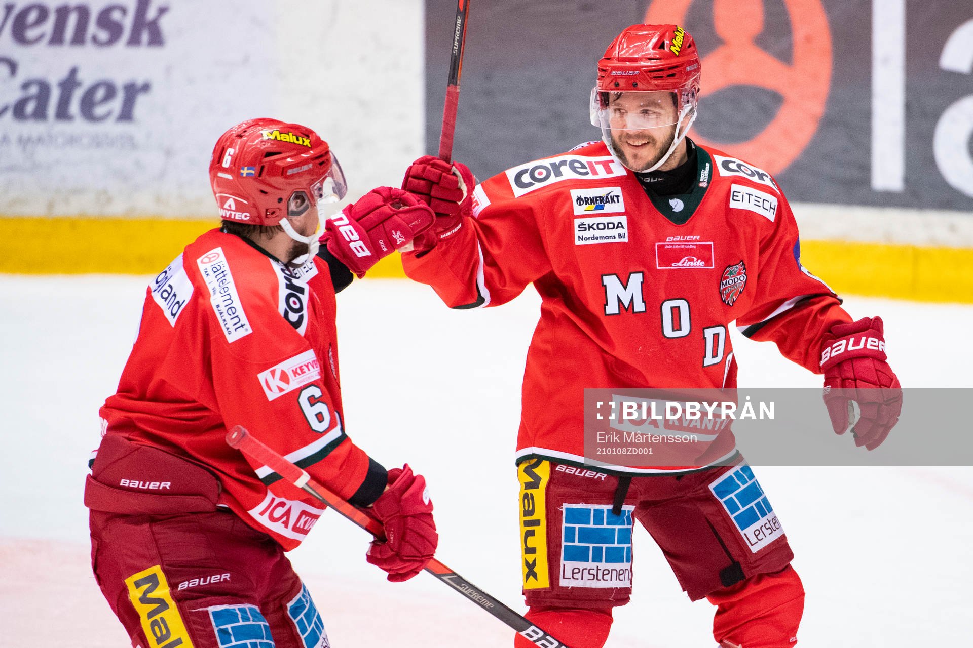 Modos Jesper Dahlroth och Tommy Enström jublar