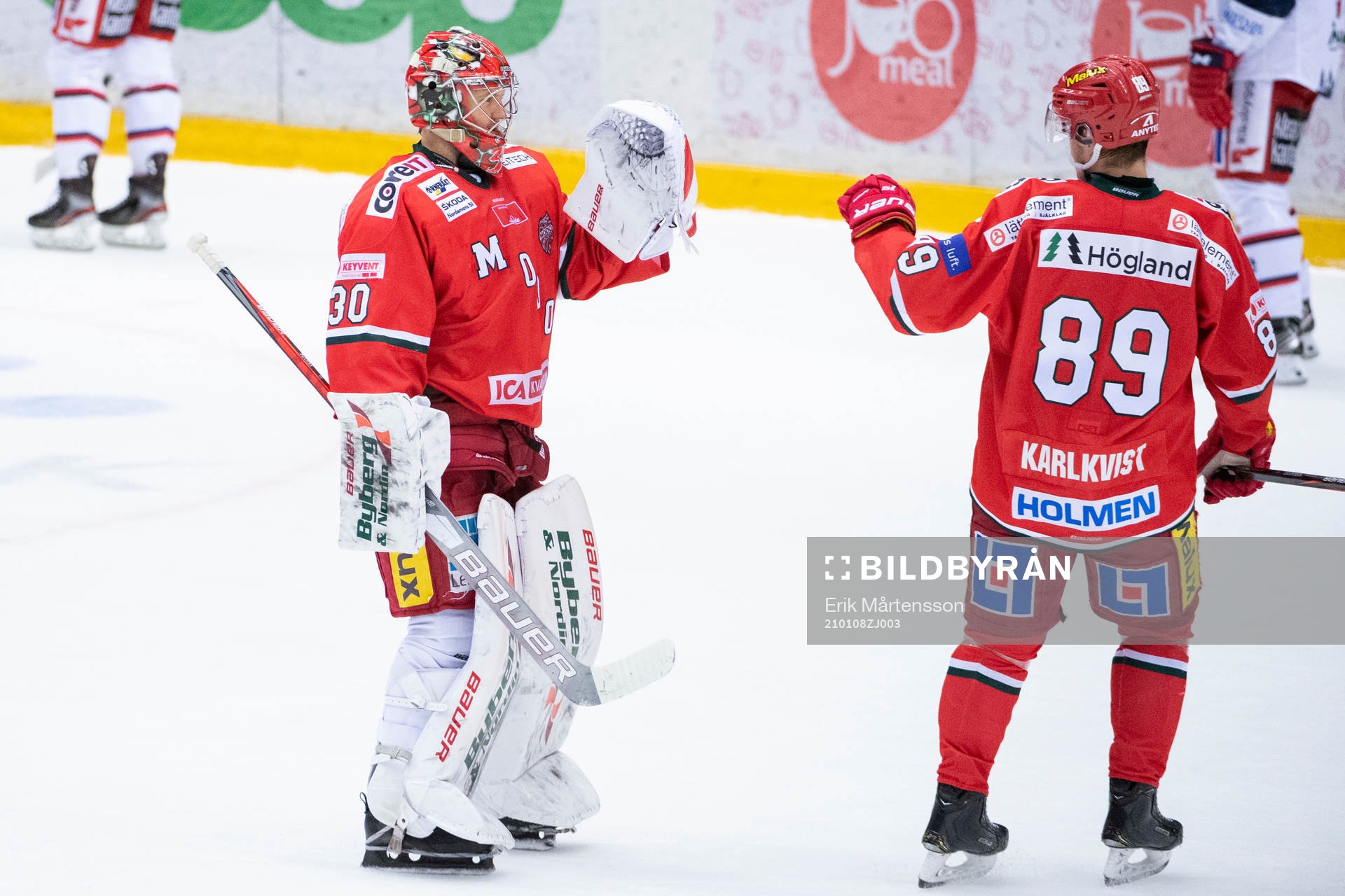 Modos målvakt Anthony Peters och Patrik Karlkvist jublar