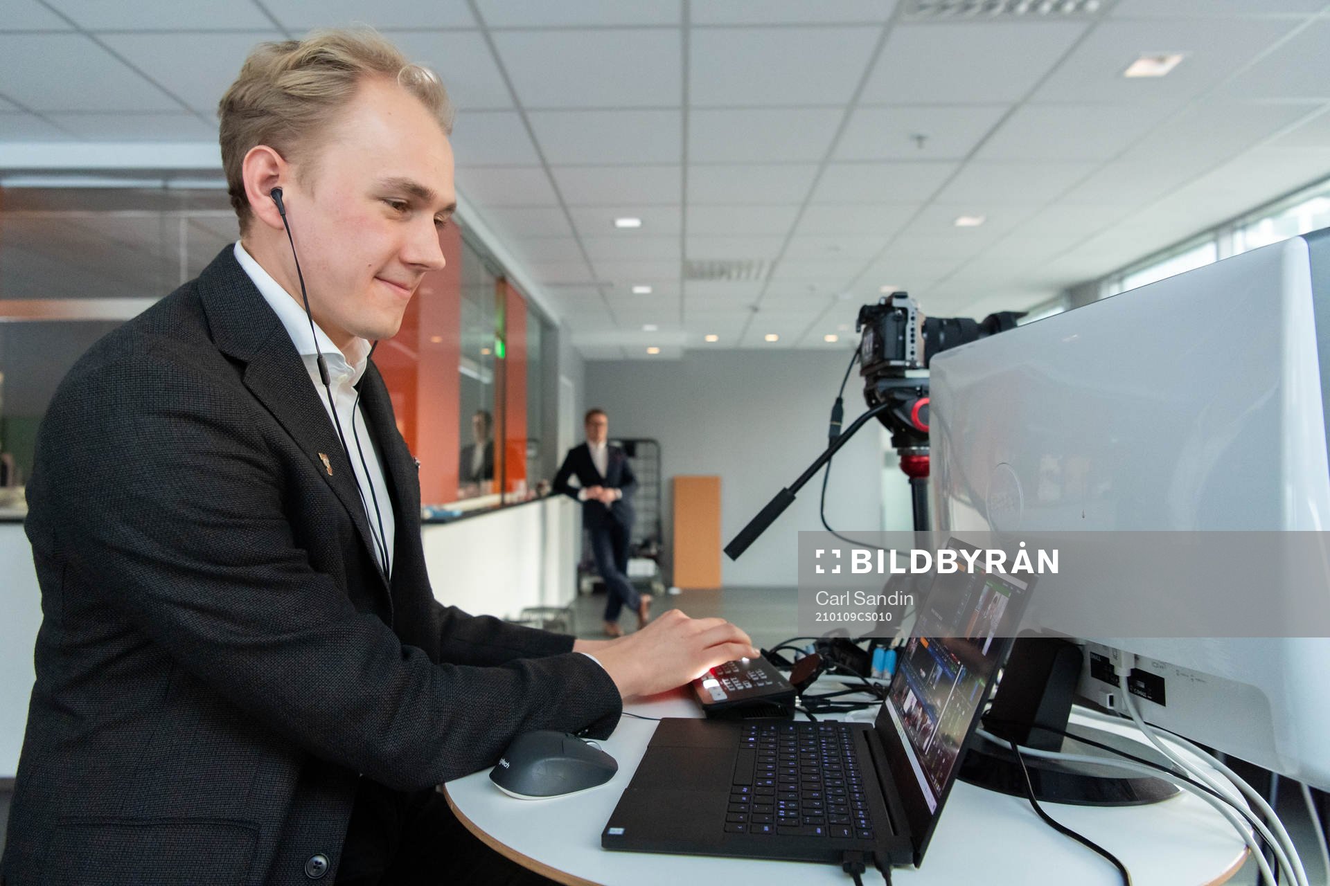 Jonas Andersson bakom kameran i Frölundas livestudio
