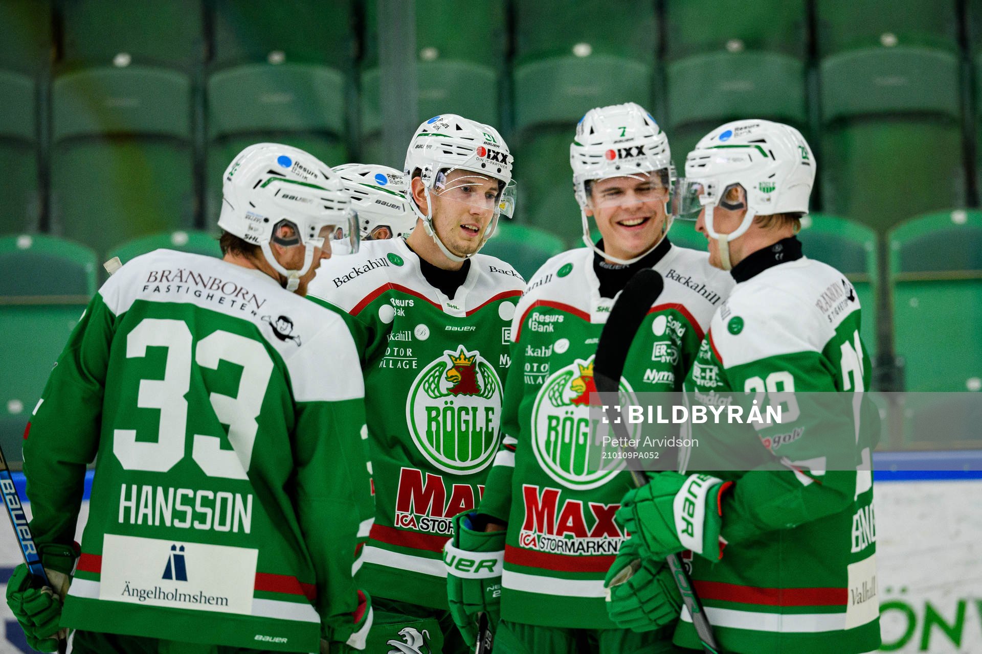 Rögles Erlend Lesund och Adam Tambellini jublar