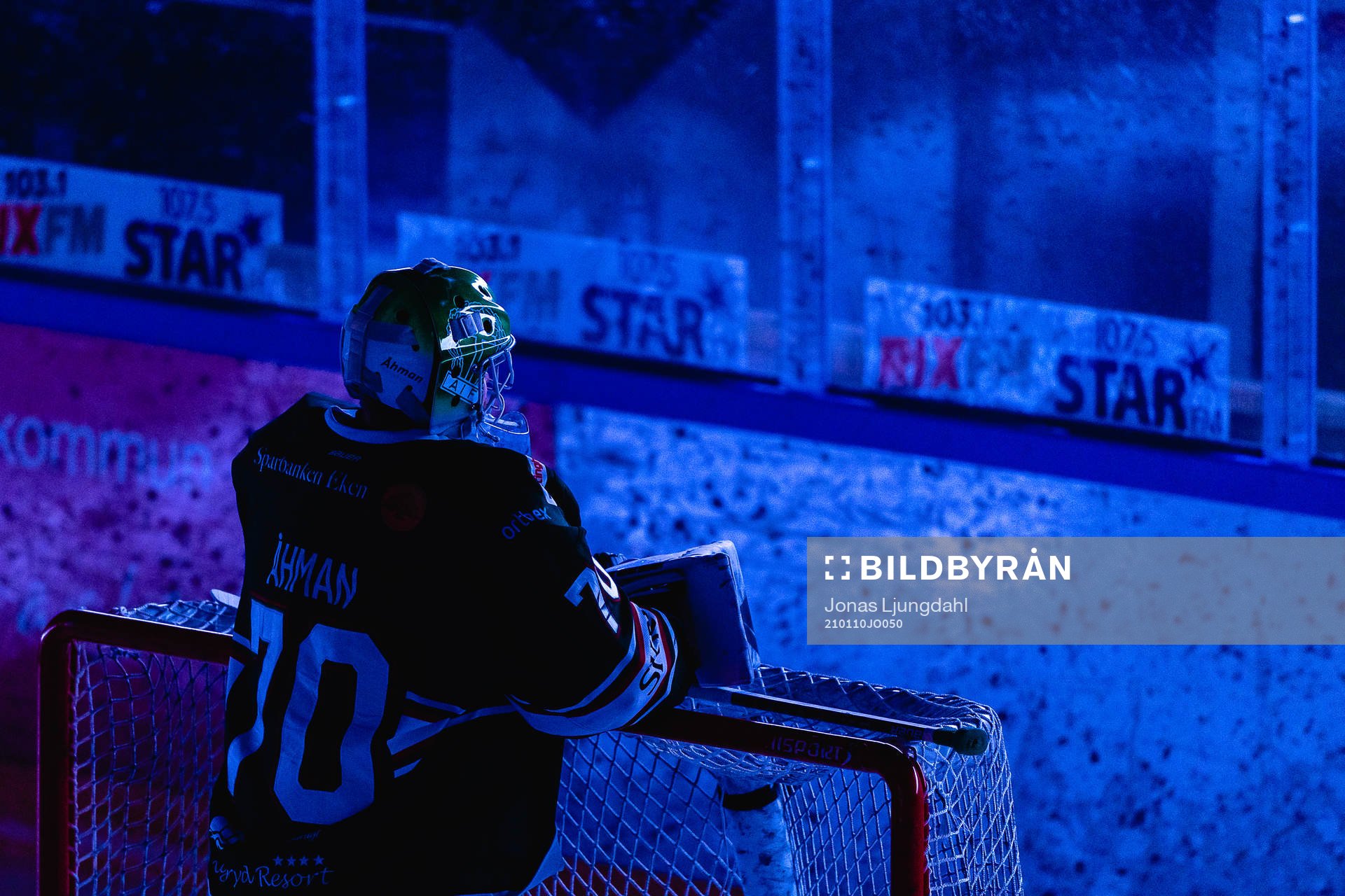 Tingsryds målvakt Adam Åhman före ishockeymatchen i