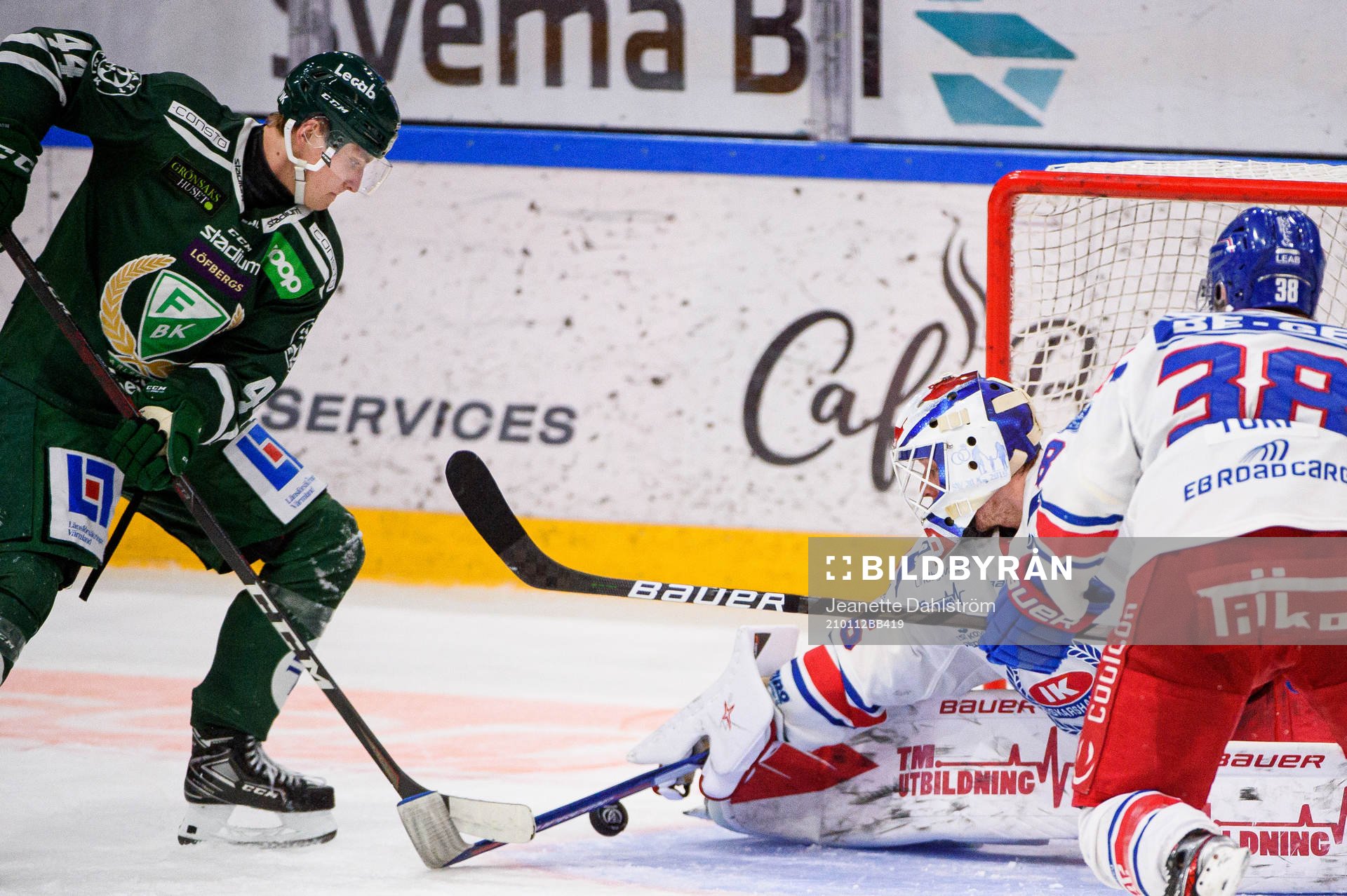 Färjestads Jacob Peterson och Oskarshamns målvakt Tex