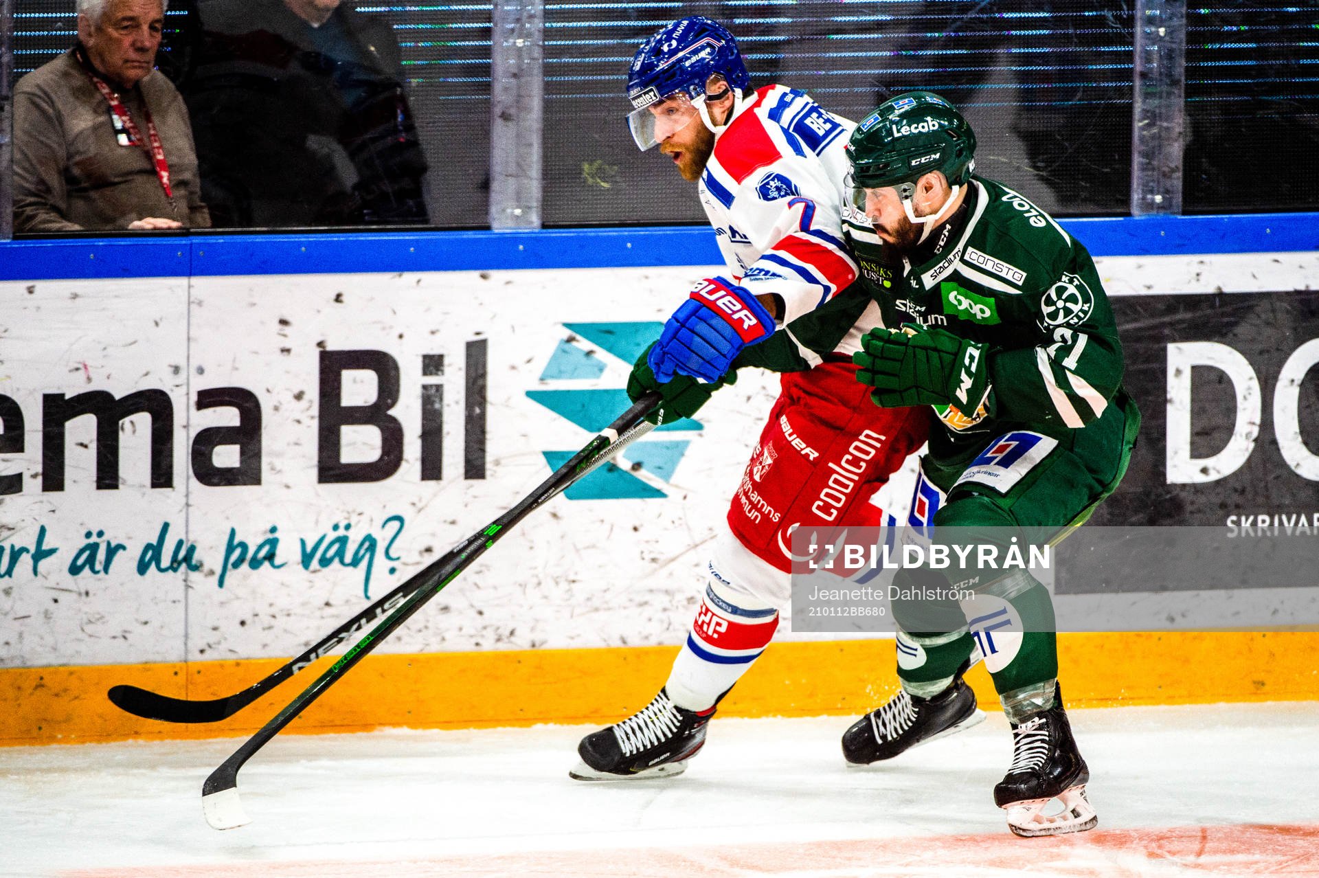 Färjestads Jesse Virtanen och Oskarshamn Adam Janosik