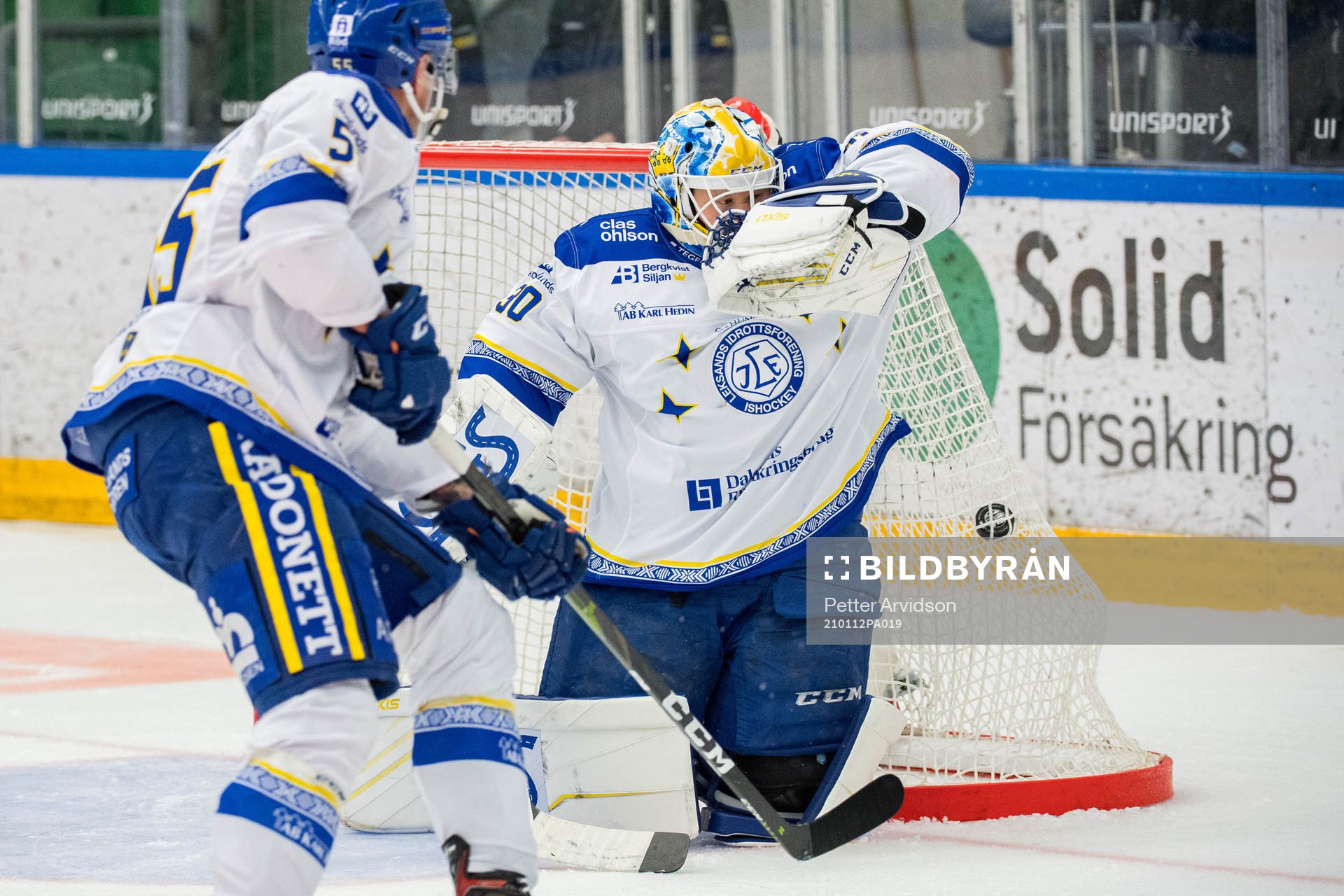 Leksands målvakt Janne Juvonen släpper i 2-0 målet av