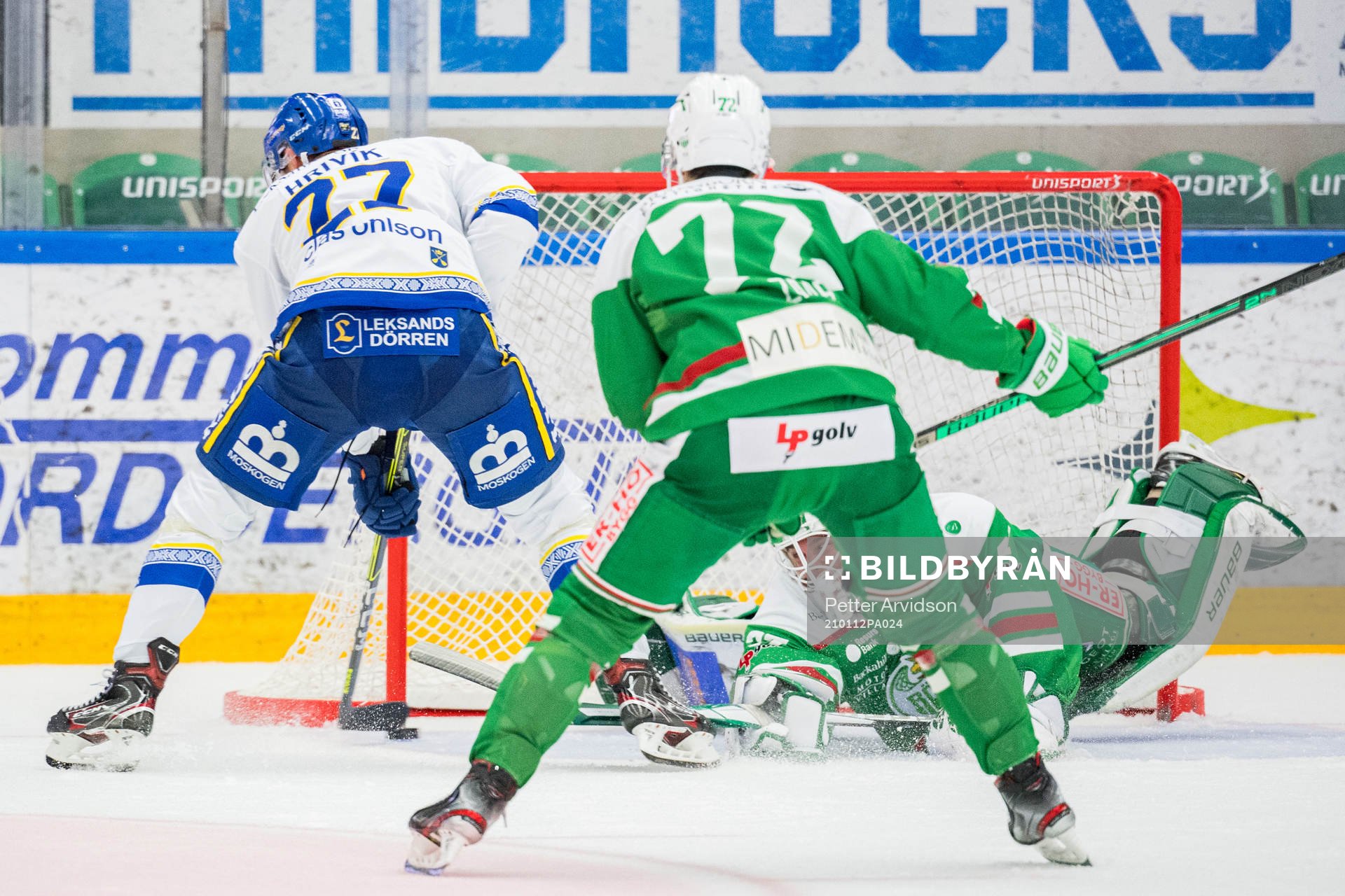 Leksands Marek Hrivik gör 2-1 bakom Rögles målvakt Johan