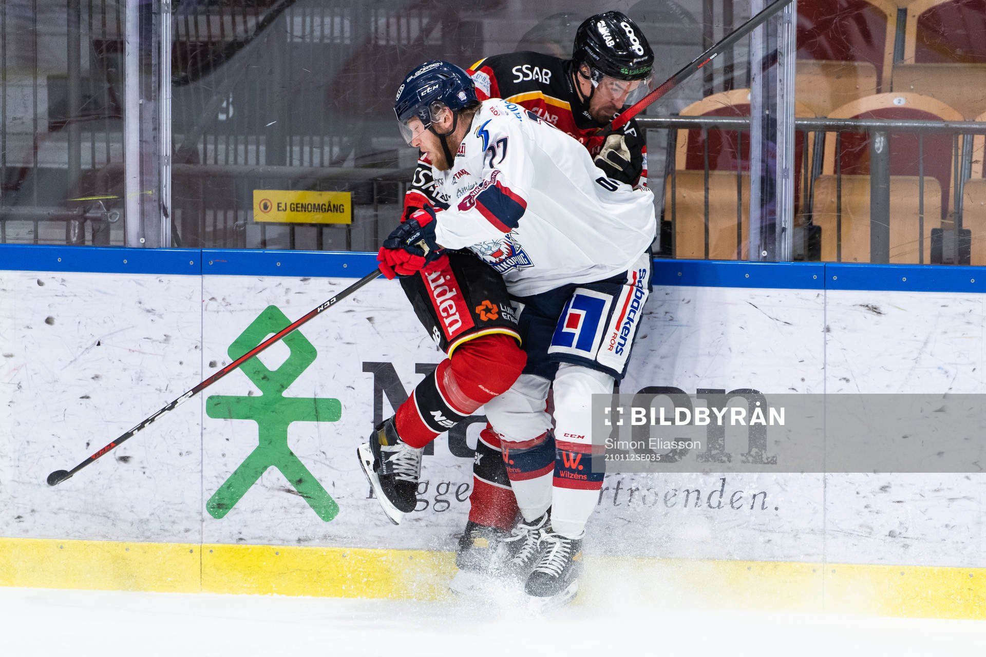 Linköpings Niko Ojamäki och Luleås Eddie Larsson
