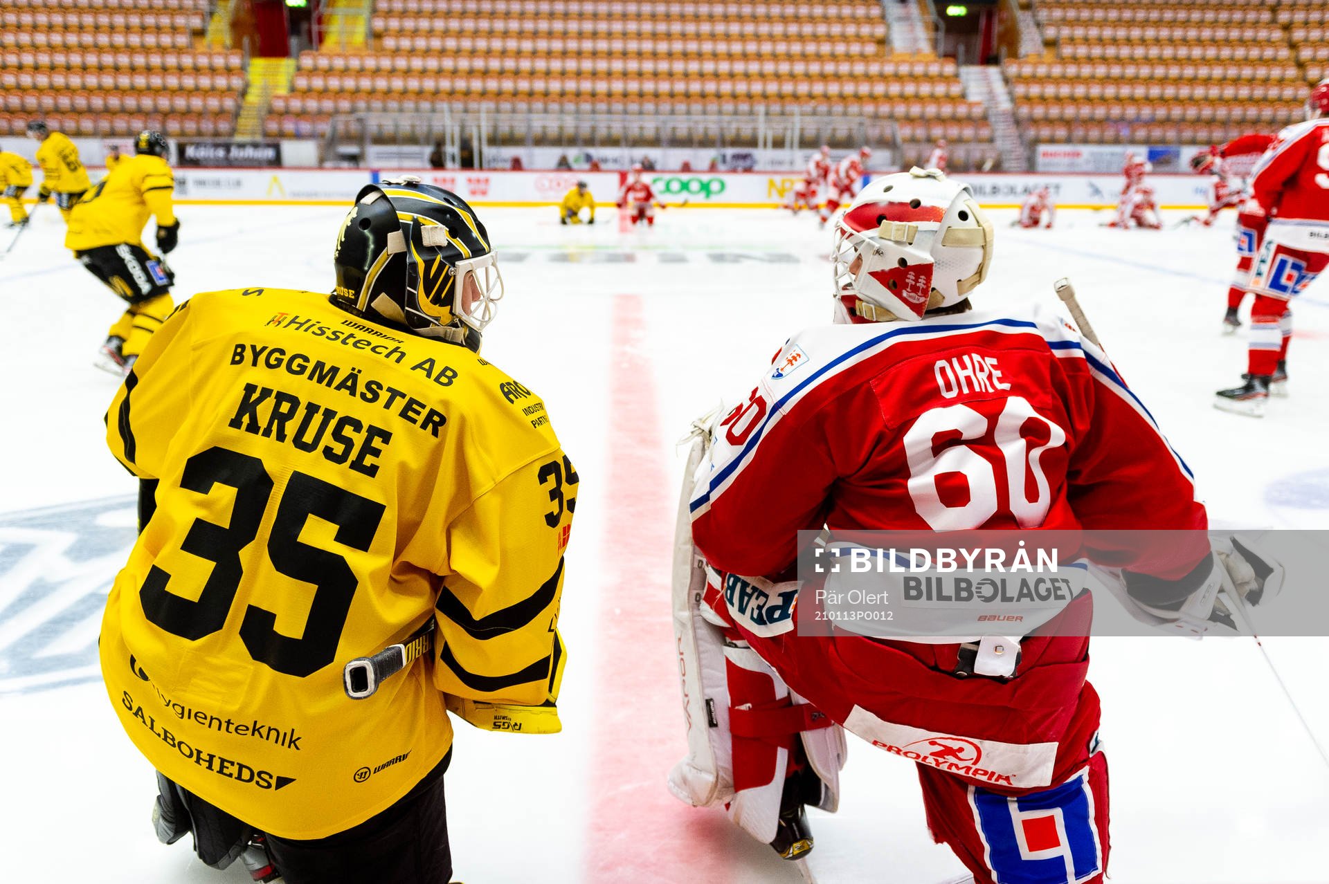 Västerås målvakt Emil Kruse och Timrås målvakt Adam