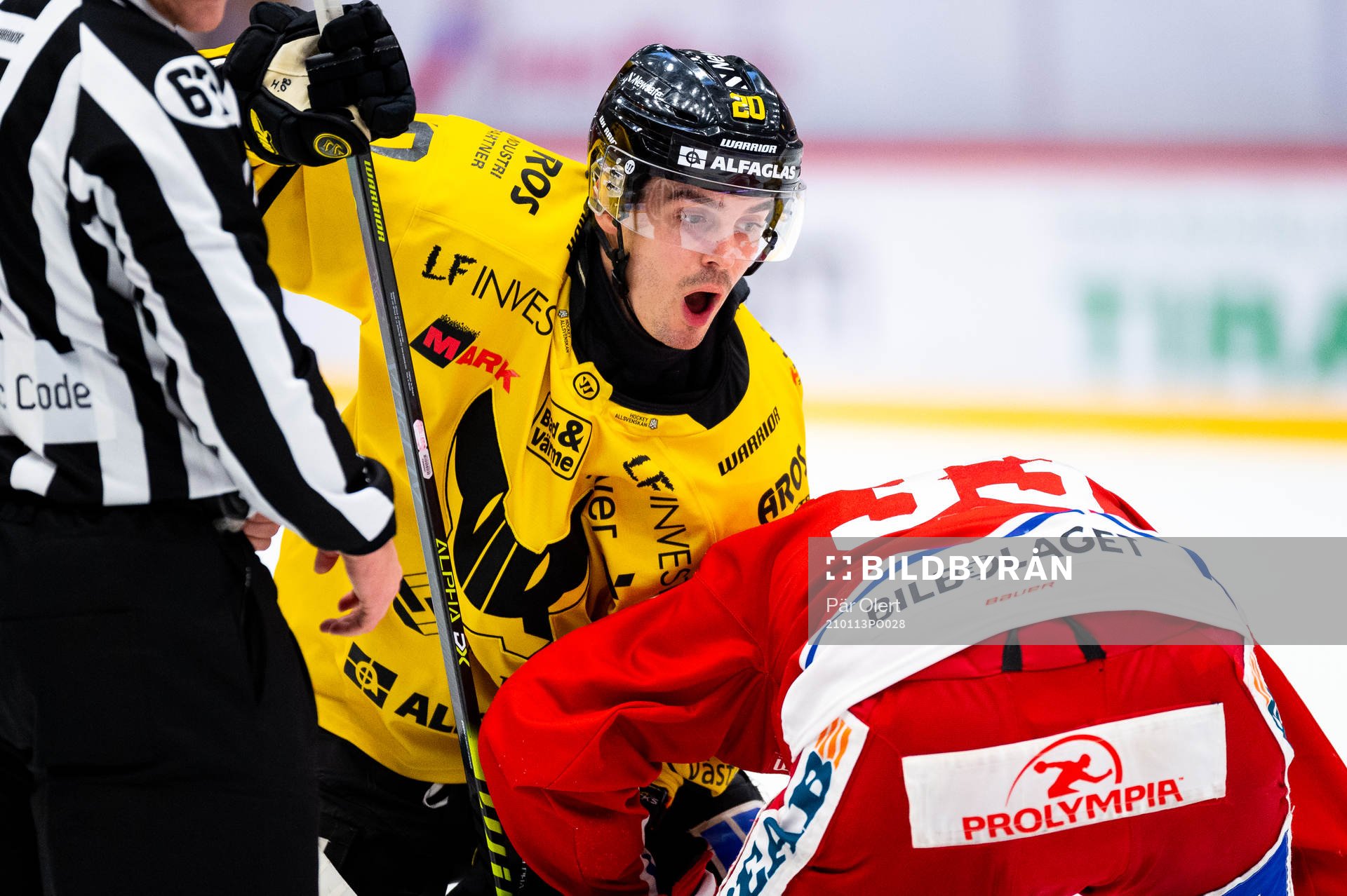 Västerås Henrik Hetta tekar mot Timrås Albin Lundin