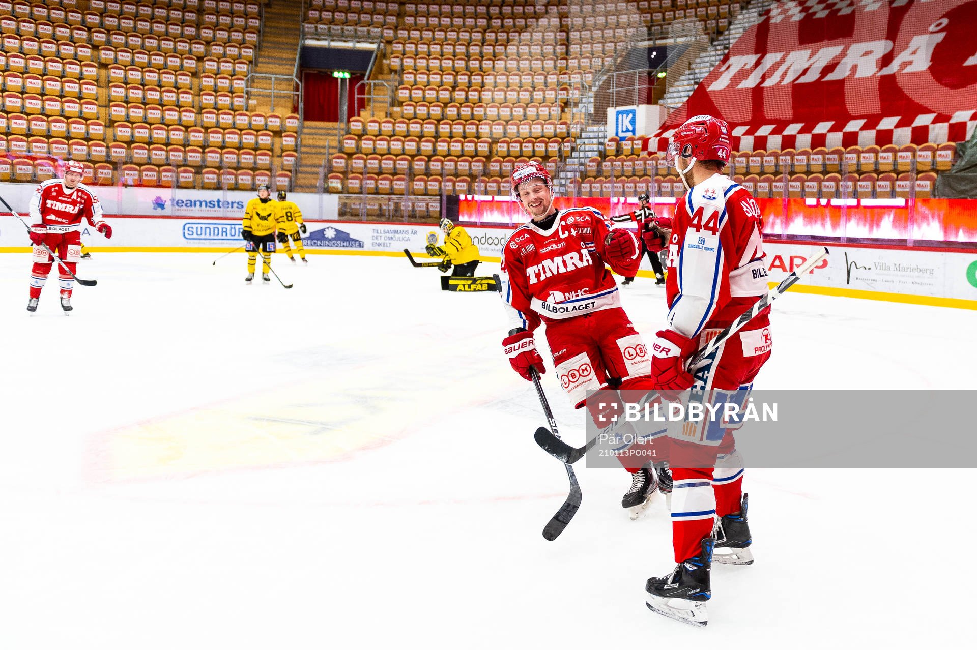 Timrås Jacob Blomqvist och Jonathan Dahlén jublar