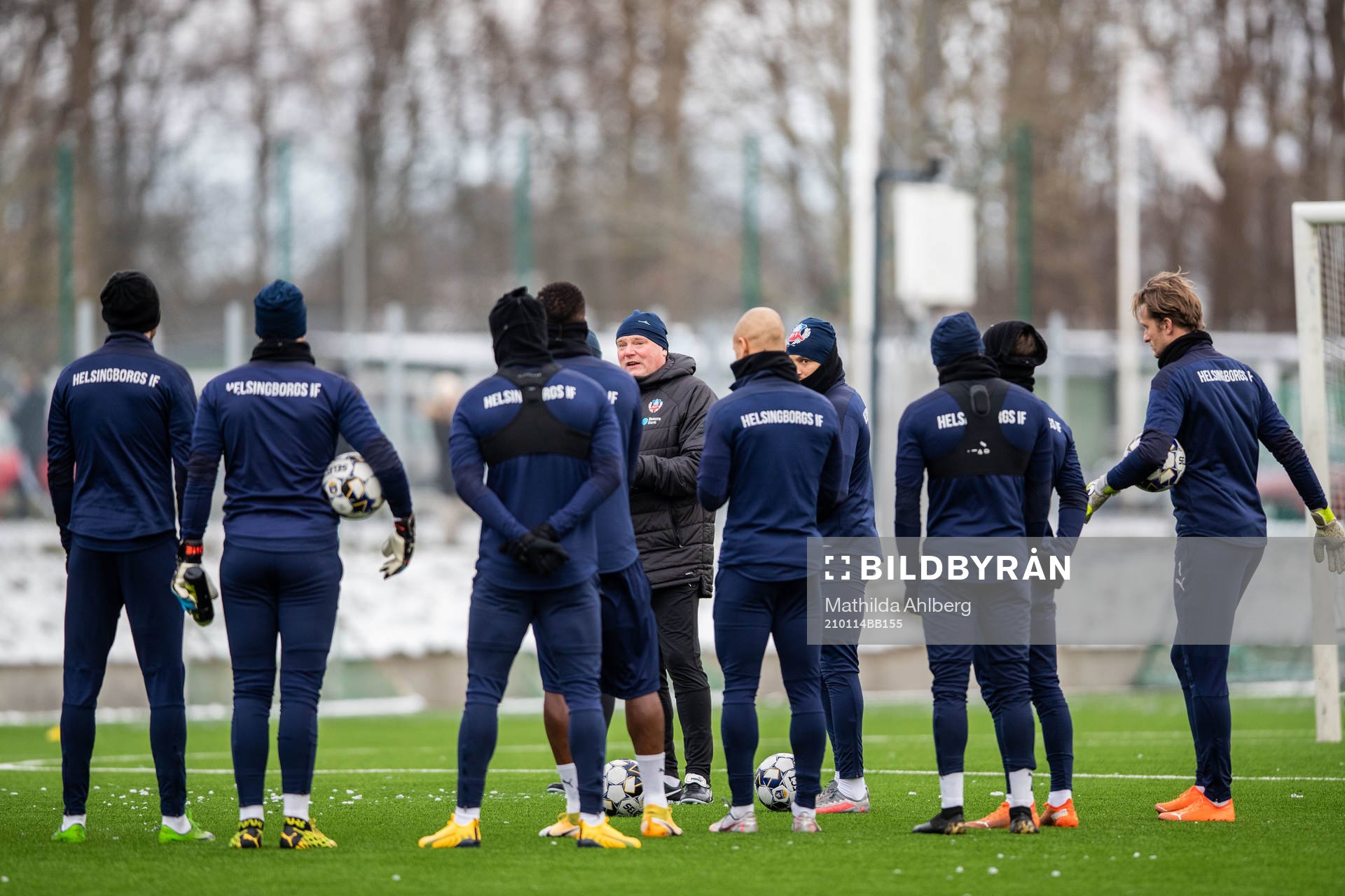 Helsingborgs tränare Jörgen Lennartsson instruerar spelare