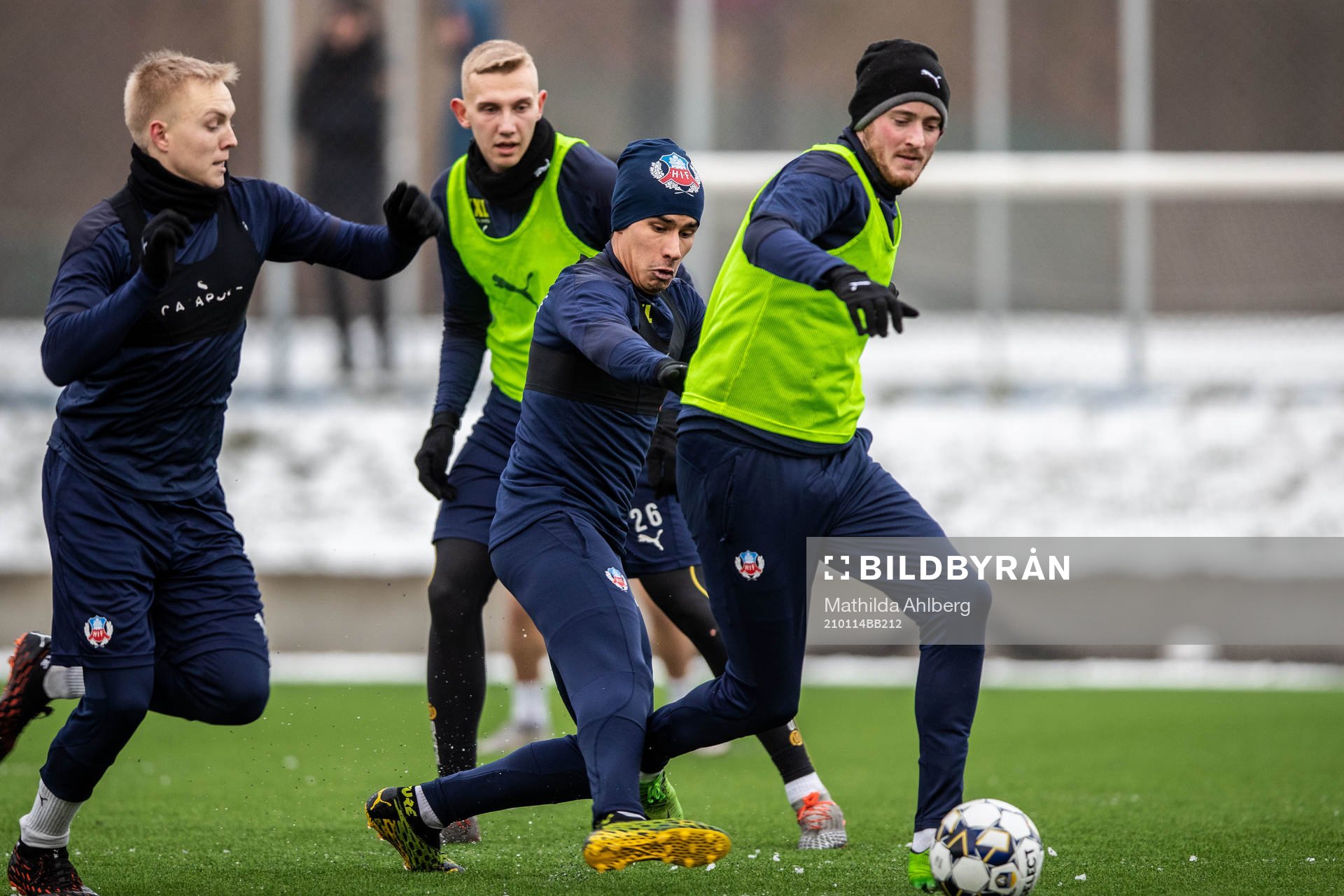 Helsingborgs Victor Göransson och Rasmus Jönsson  i duell under en träning med Helsingborg den 14 januari 2021 i Helsingborg.