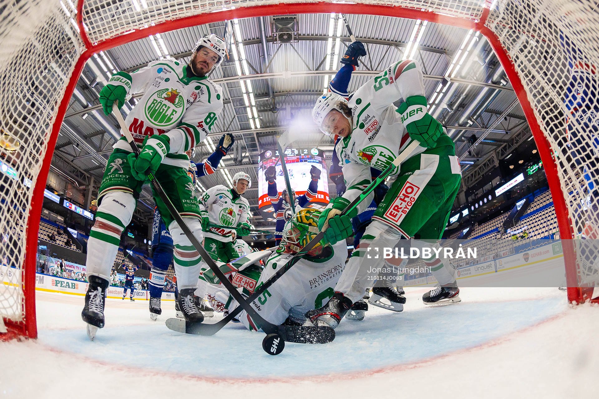Rögles Eric Gelinas, målvakt Christoffer Rifalk och