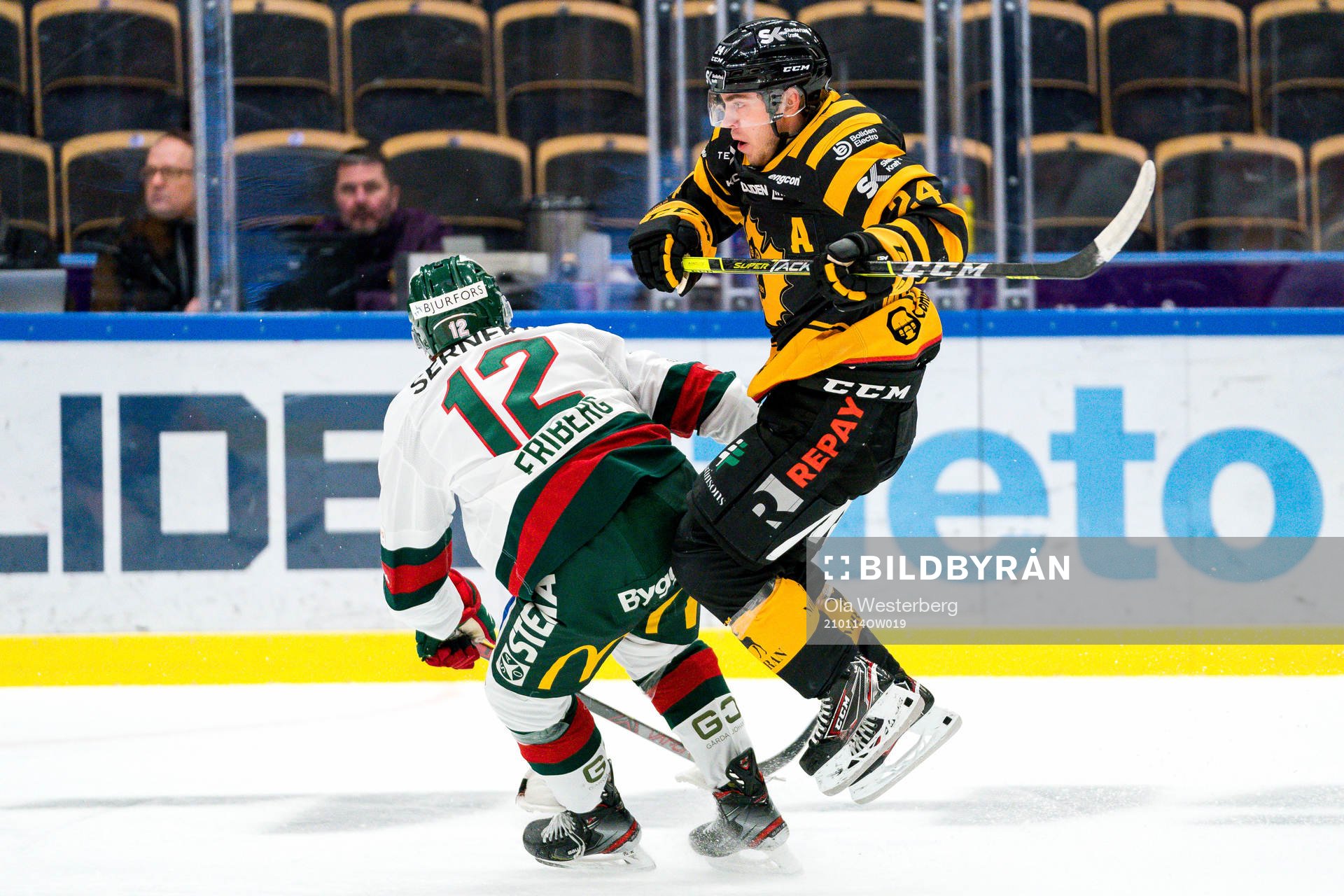 Skellefteås Andreas Wingerli och Frölundas Max Friberg