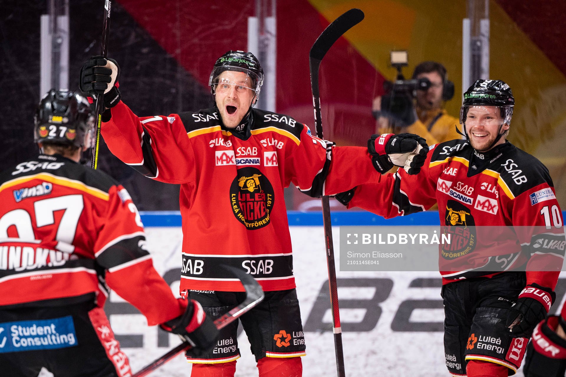 Luleås Juhani Tyrväinen jublar
