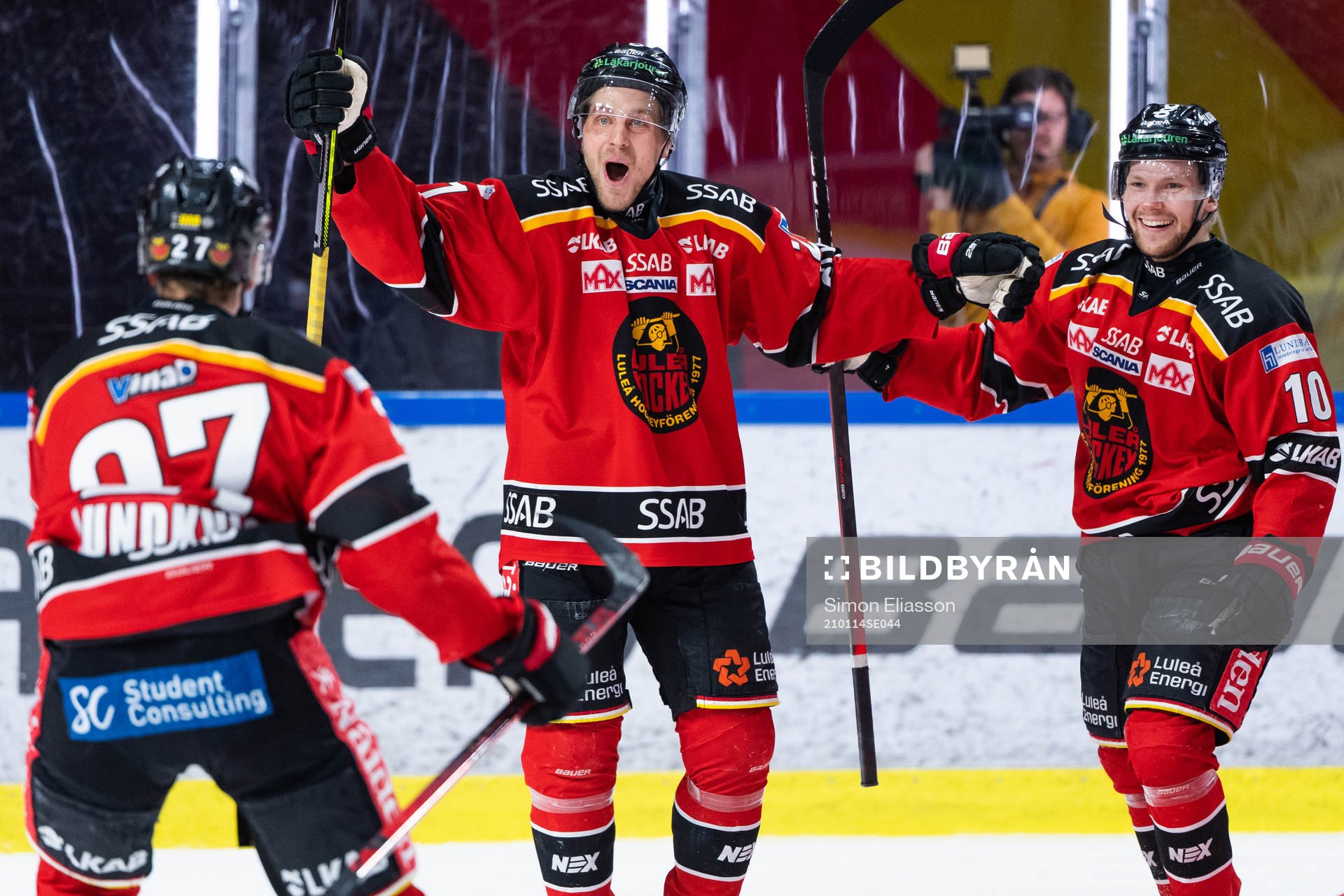 Luleås Juhani Tyrväinen jublar