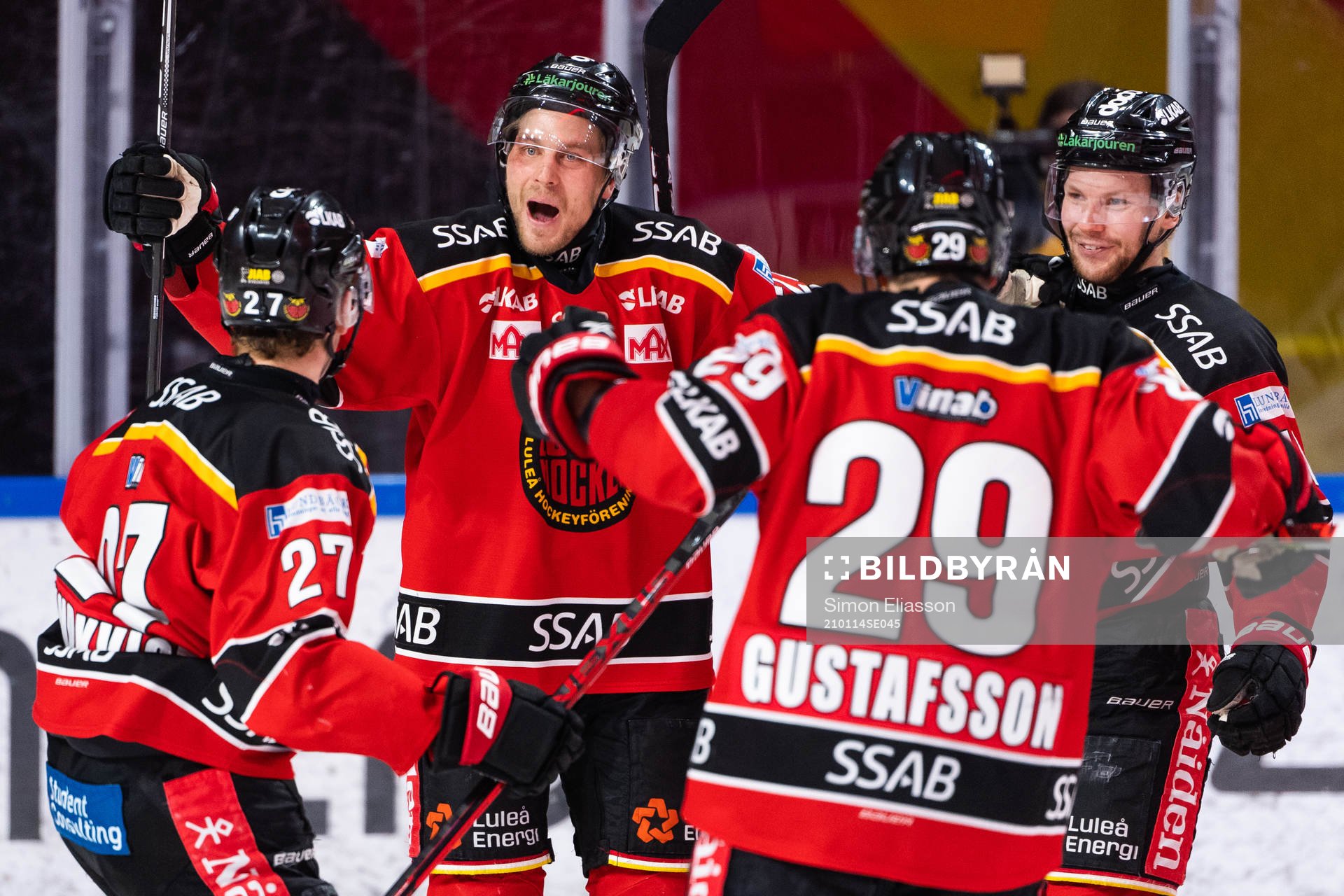 Luleås Juhani Tyrväinen jublar